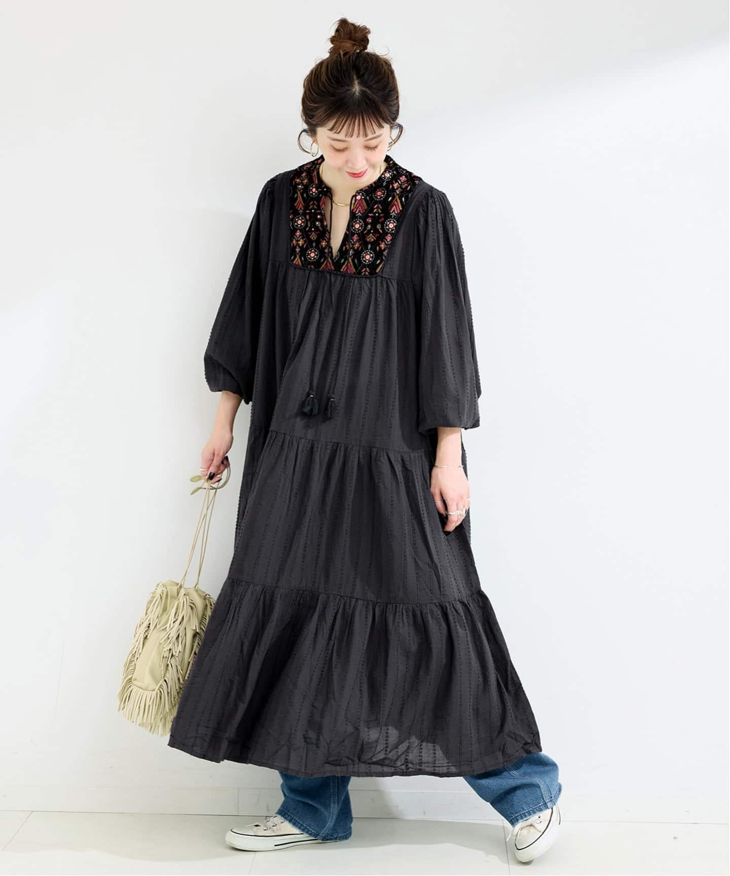 洋服屋　手洗いOK 超美品　素敵な刺繍のブラックのチュニック メキシコ 花柄刺繍 チュニック 黒 - Sixpacjoe Web Shop