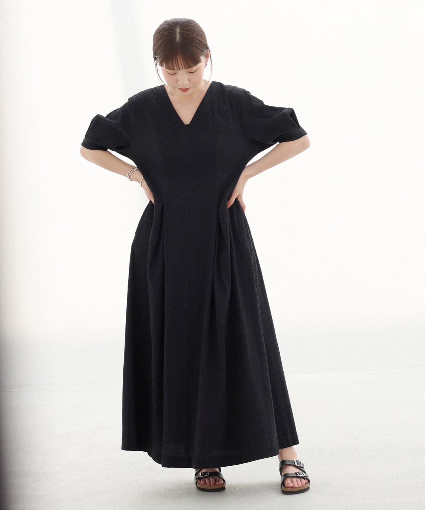 IENA B. サッカーVネックワンピース　ブラック 追加》B. サッカーVネックワンピース（ワンピース）｜IENA