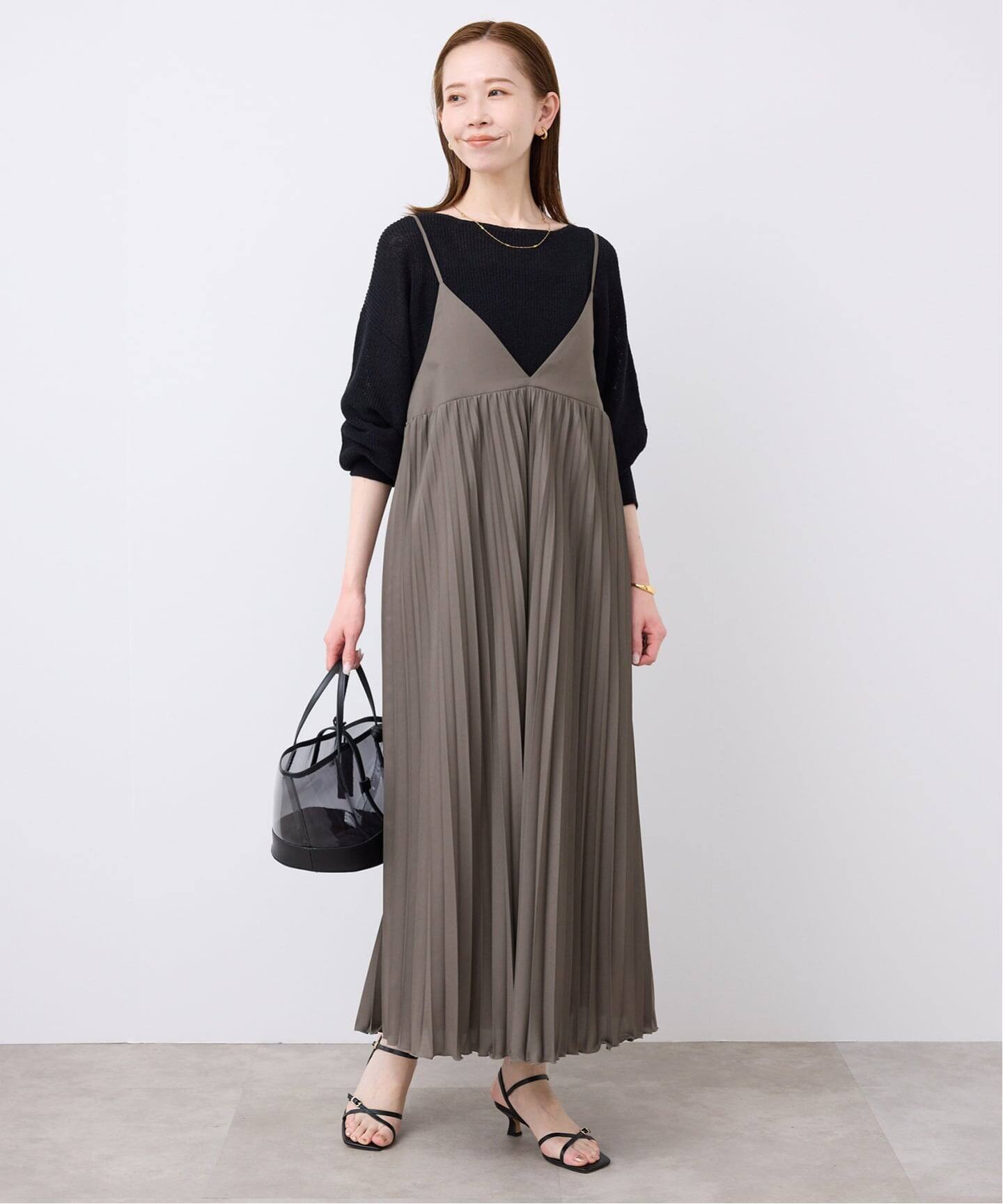 極美品☆SLOBE IENA パウダリーサテンプリーツキャミワンピース　ブラック パウダリーサテンプリーツキャミワンピース（ワンピース）｜SLOBE IENA