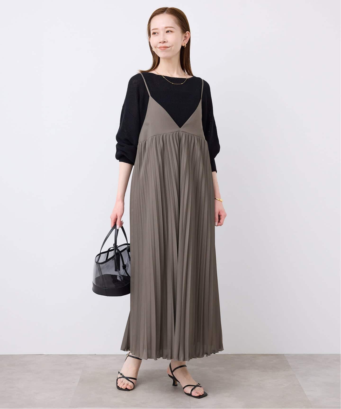 極美品☆SLOBE IENA パウダリーサテンプリーツキャミワンピース　ブラック 追加》パウダリーサテンプリーツキャミワンピース（ワンピース