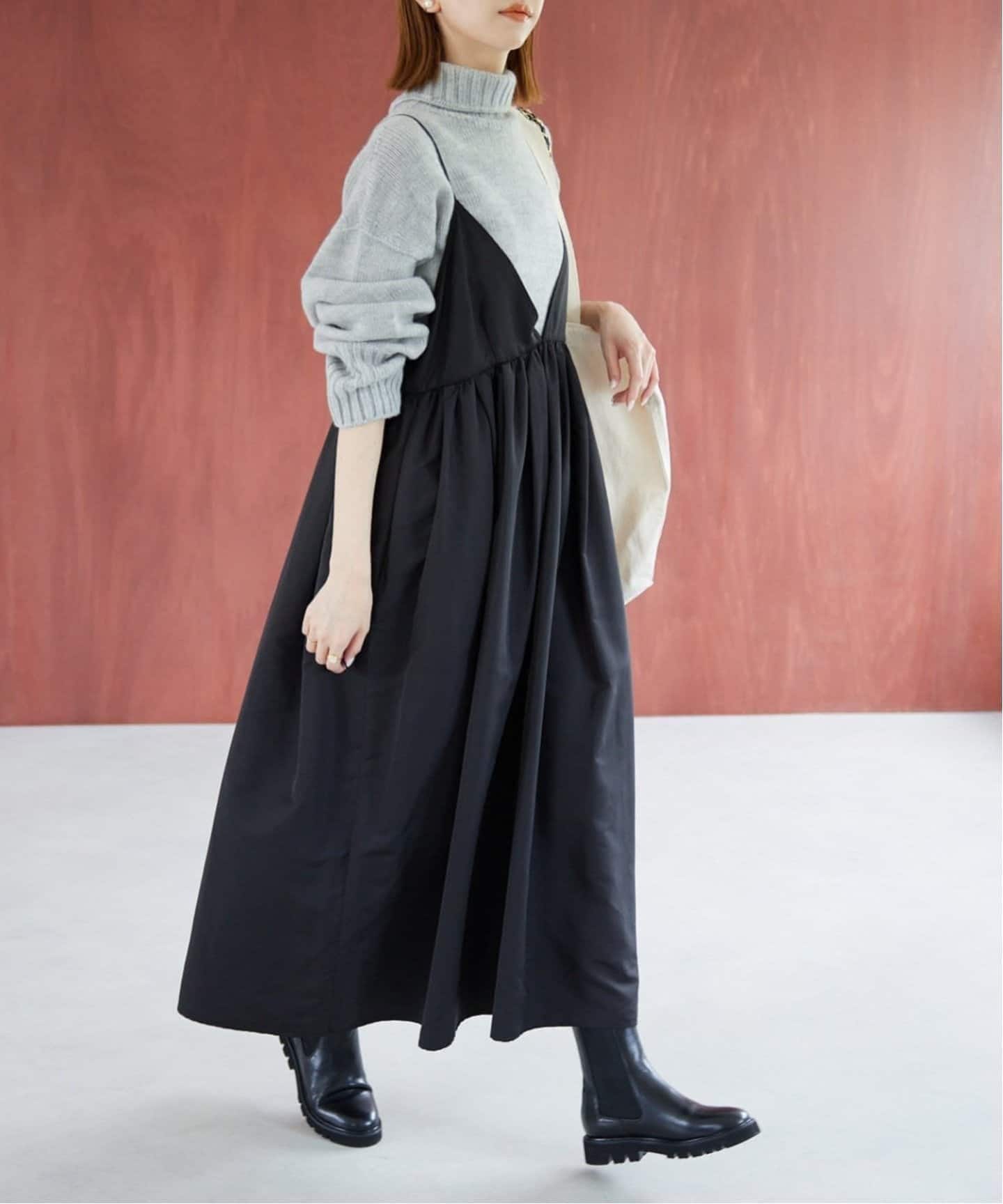 美品 SLOBE IENA タフタ ギャザーキャミワンピース ネイビー ゆったり WEB限定/追加》タフタギャザーキャミワンピース（ワンピース