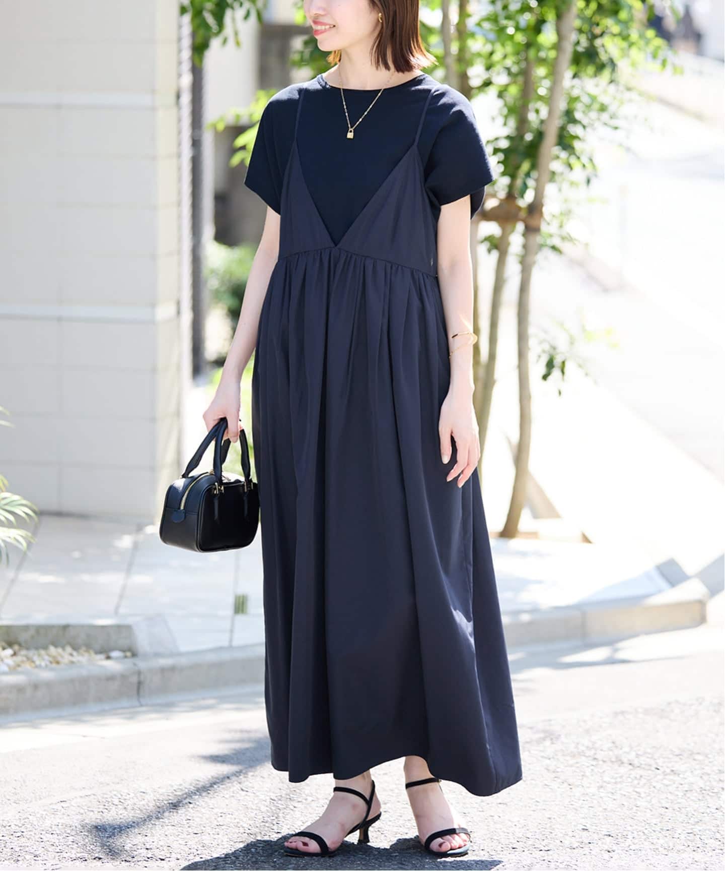 美品 SLOBE IENA タフタ ギャザーキャミワンピース ネイビー ゆったり WEB限定/追加》タフタギャザーキャミワンピース（ワンピース