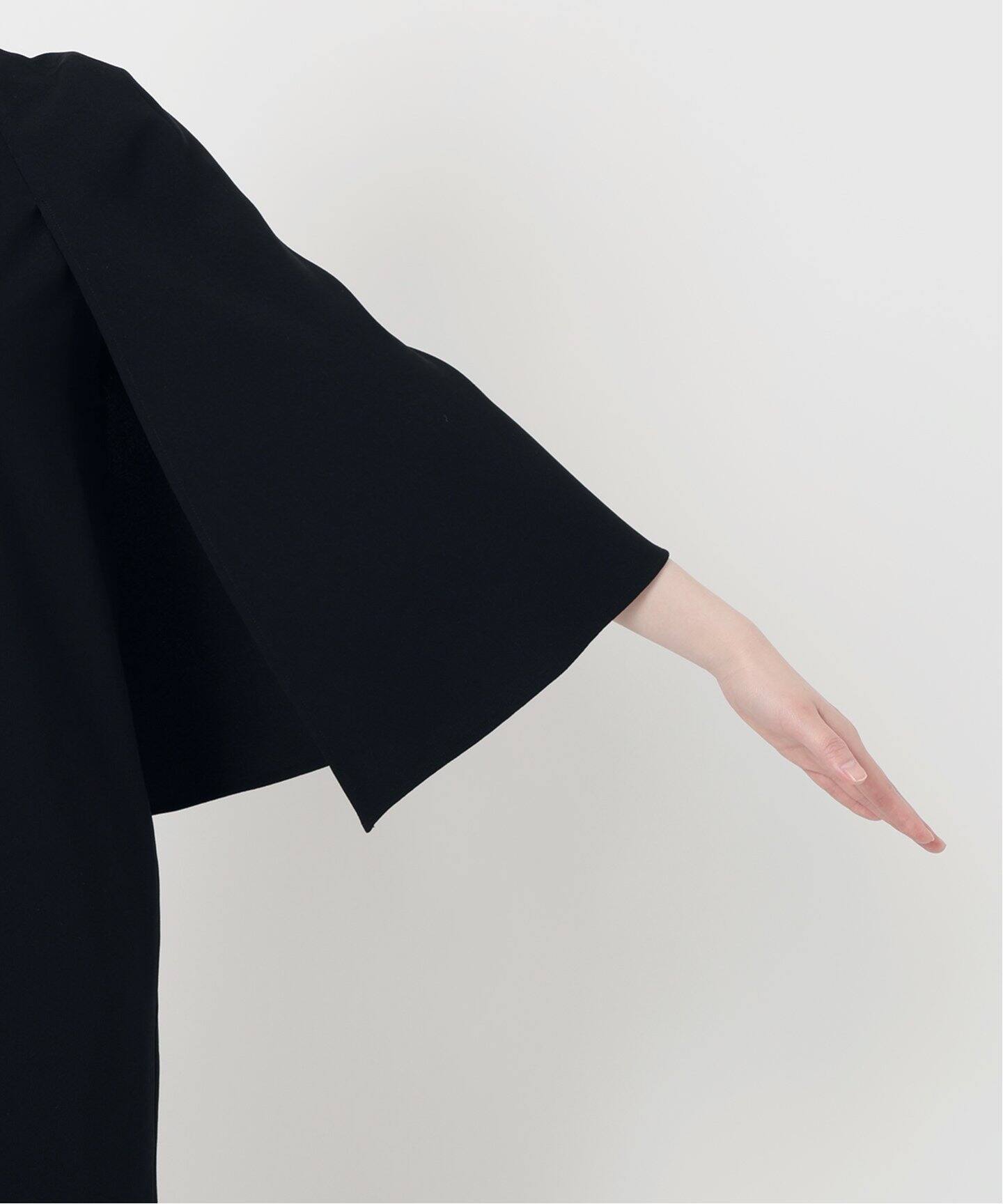 ACEPOLYバックサテンケープ風ワンピース（ワンピース）｜VERMEIL par