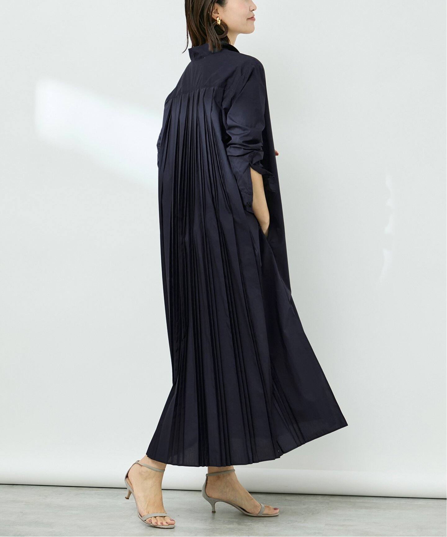 コットンタイプライターバックプリーツワンピース（ワンピース  