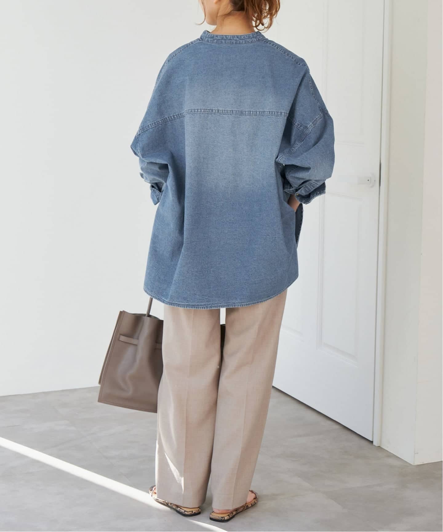 ま*ん様 美品　スピックアンドスパン　バンドカラーボックスダンガリーシャツ スピック＆スパン Spick & Span 《追加予約》バンドカラー