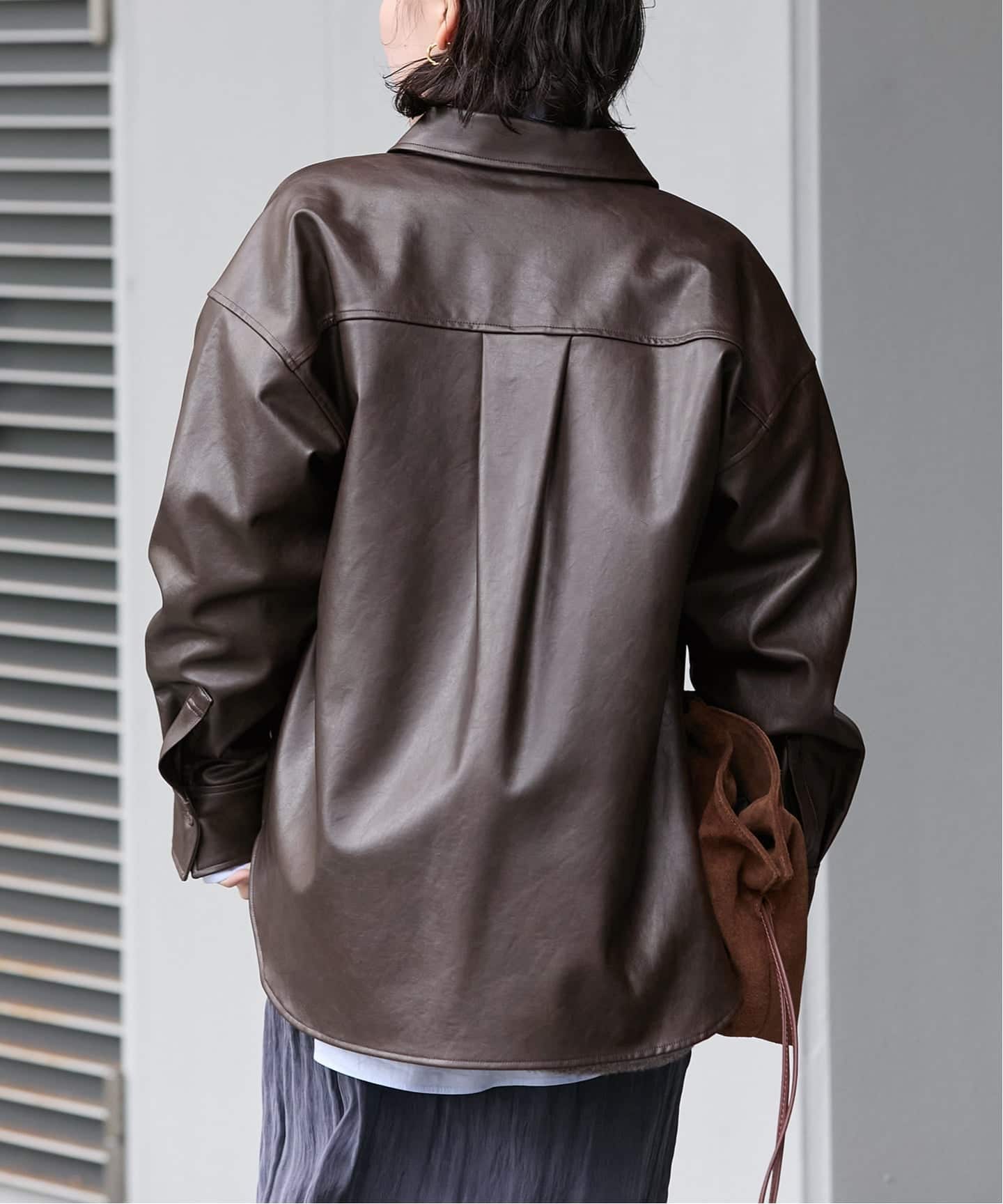 ジャーナルスタンダード　フェイクレザー　ウォッシャブル　ブラウン ウォッシャブルフェイクレザーシャツ（シャツ／ブラウス）｜JOURNAL