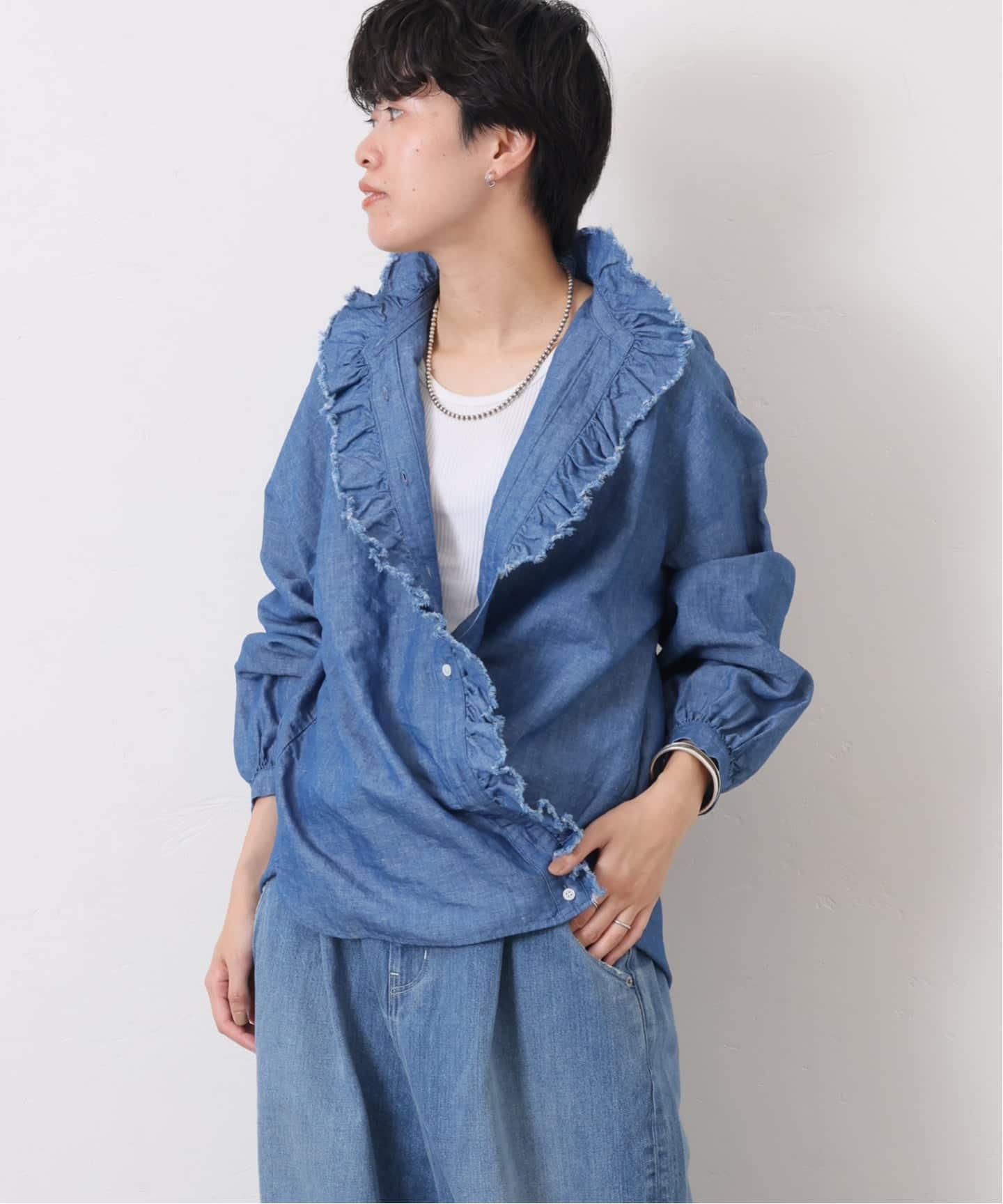 journal standard luxe シャンブレーフリルブラウス ホワイト CLシャンブレー フリルブラウス（シャツ／ブラウス）｜journal