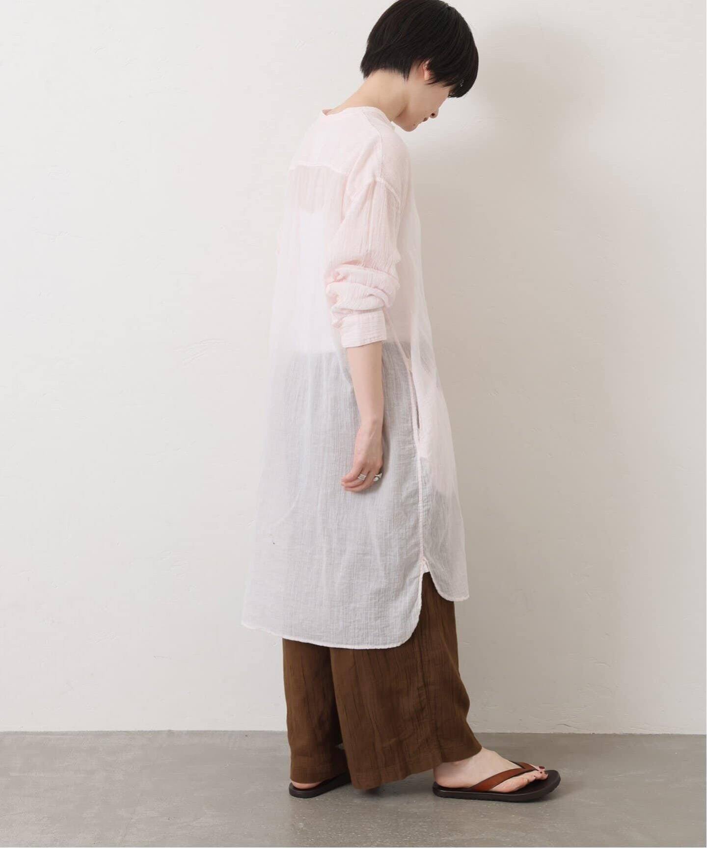 ジャーナルスタンダードラックス ⭐︎ ARMEN アーメン ガーゼロングシャツ ARMEN】BANDED COLLAR LONG SHIRTのコーディネートスナップ（A.S