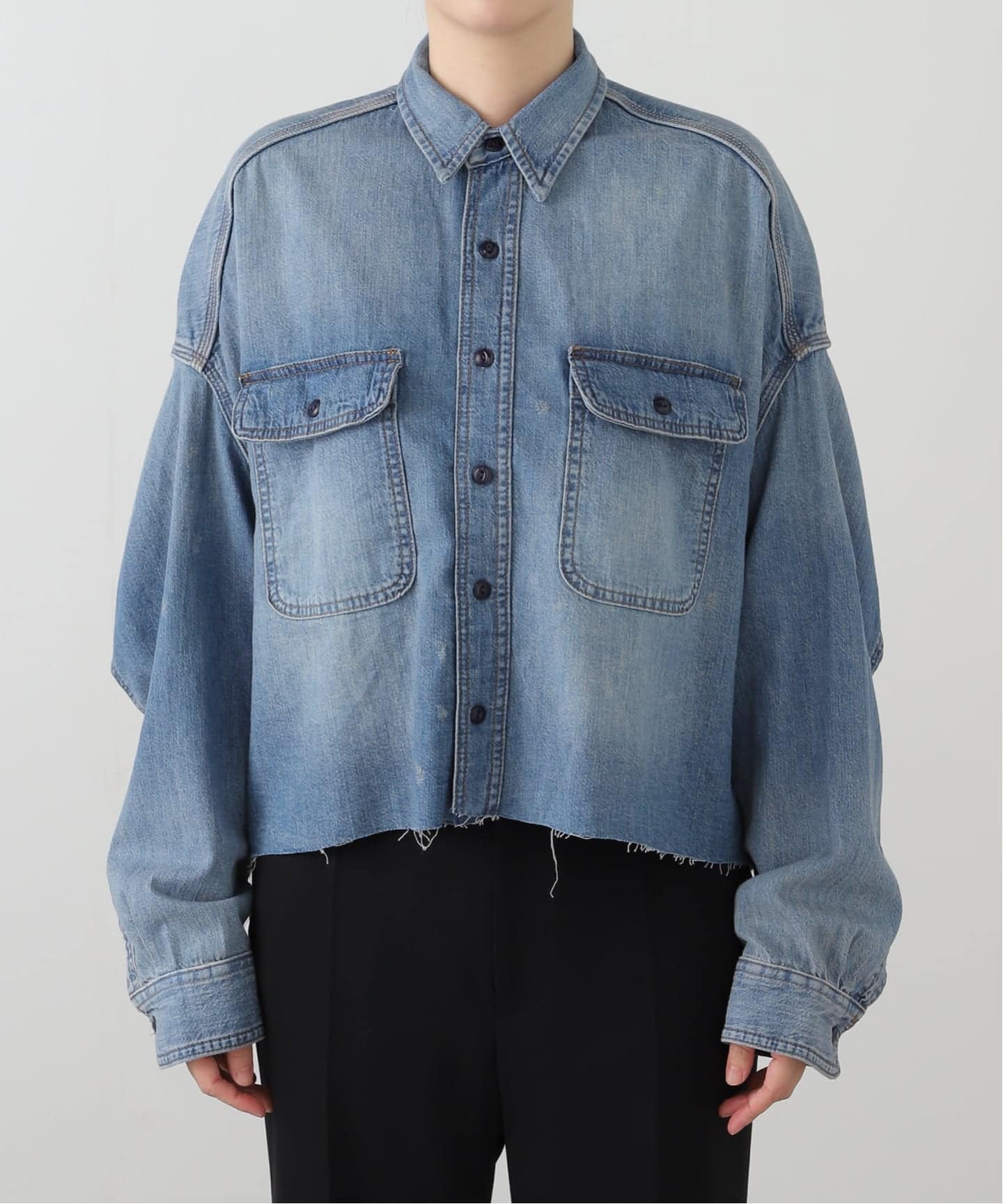 予約》【R13/アールサーティーン】 CROPPED DENIM SHIRT（シャツ