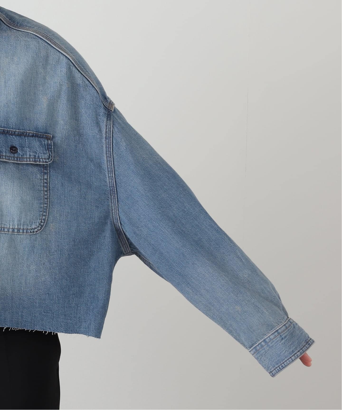 アパルトモン R13/アールサーティーン CROPPED DENIM SHIRT 予約》【R13/アールサーティーン】 CROPPED DENIM SHIRT（シャツ