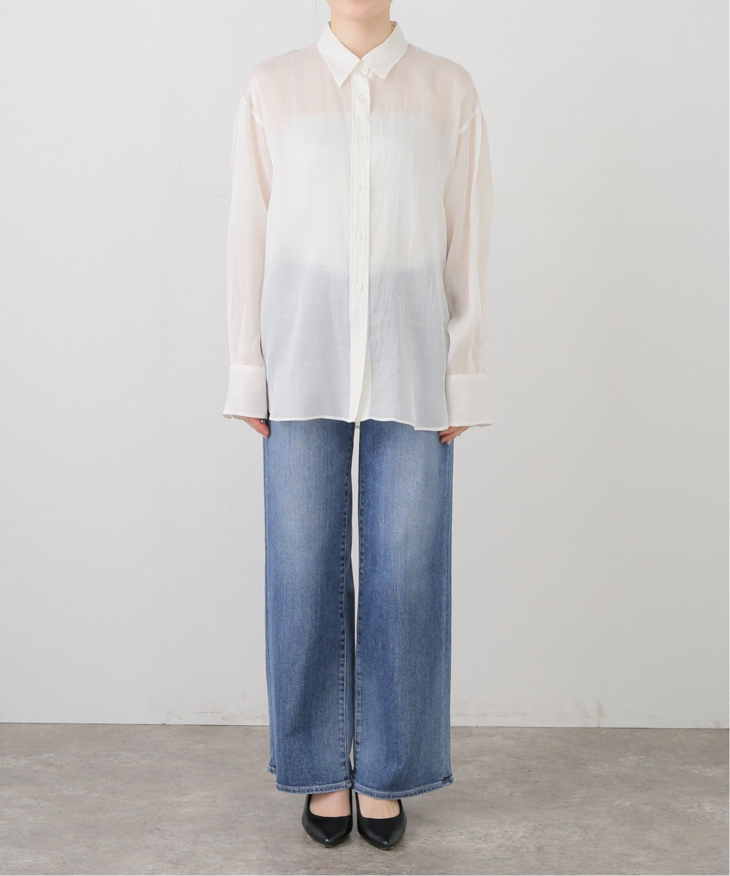 美品　IENA イエナ Ｖネック シアーブラウス ホワイト IENA（イエナ）の「Vネックギャザーブラウス（シャツ/ブラウス