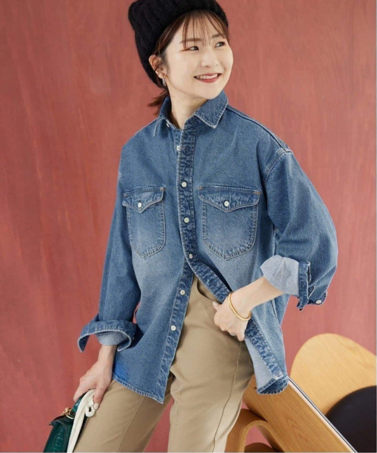 美品　スローブイエナ　LE DENIMクロップドシャツ　サックスブルーB SLOBE IENA（スローブイエナ）の「LE DENIMクロップドシャツ