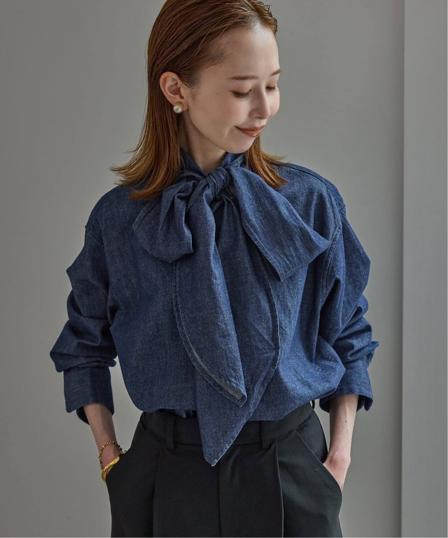 【2025AW】SLOBE IENA フェザーデニムビッグボウタイシャツ フェザーデニムビッグボウタイシャツ（シャツ／ブラウス）｜SLOBE IENA