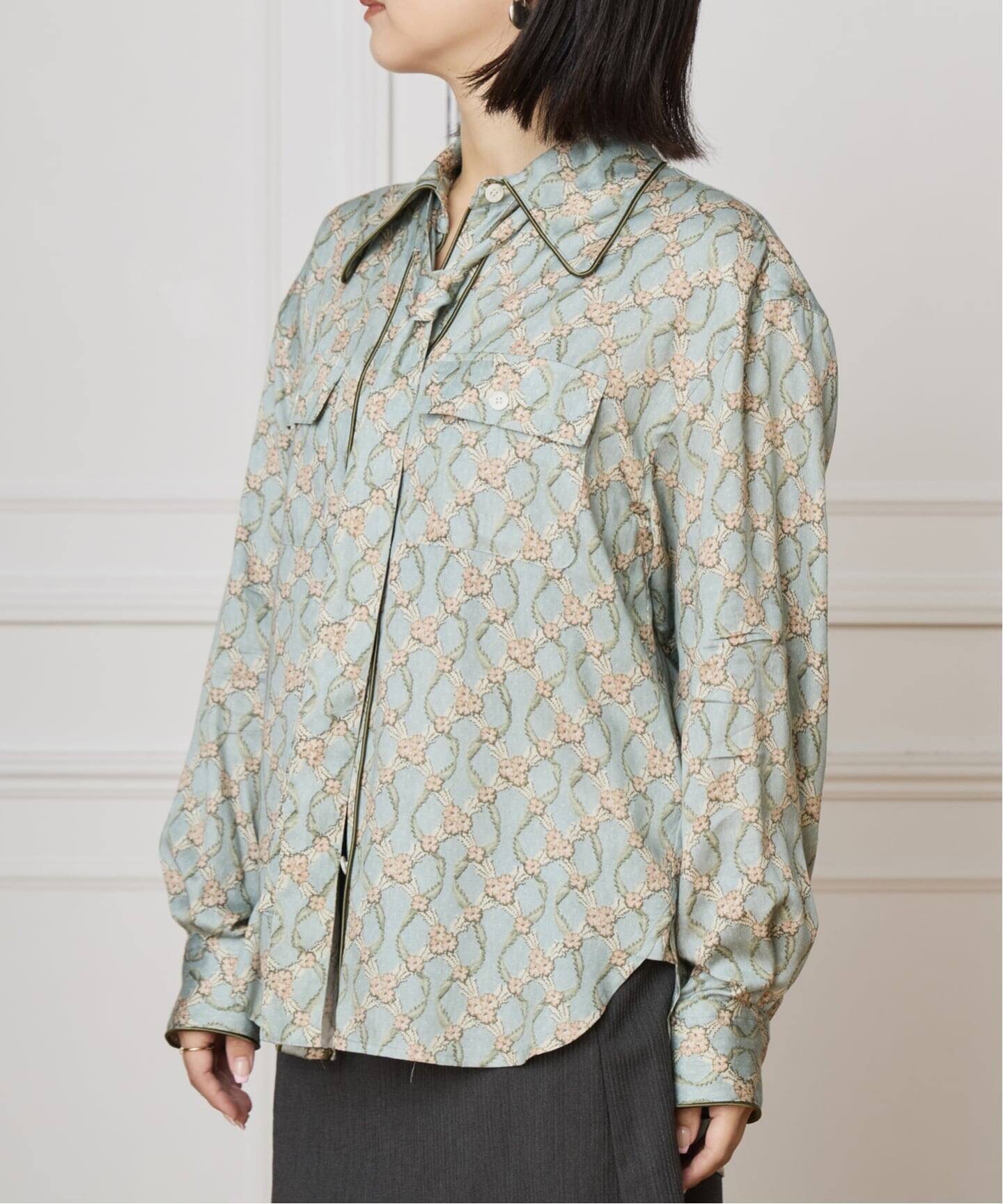 IENA LA BOUCLE オーナメントフラワープリントシャツ（シャツ