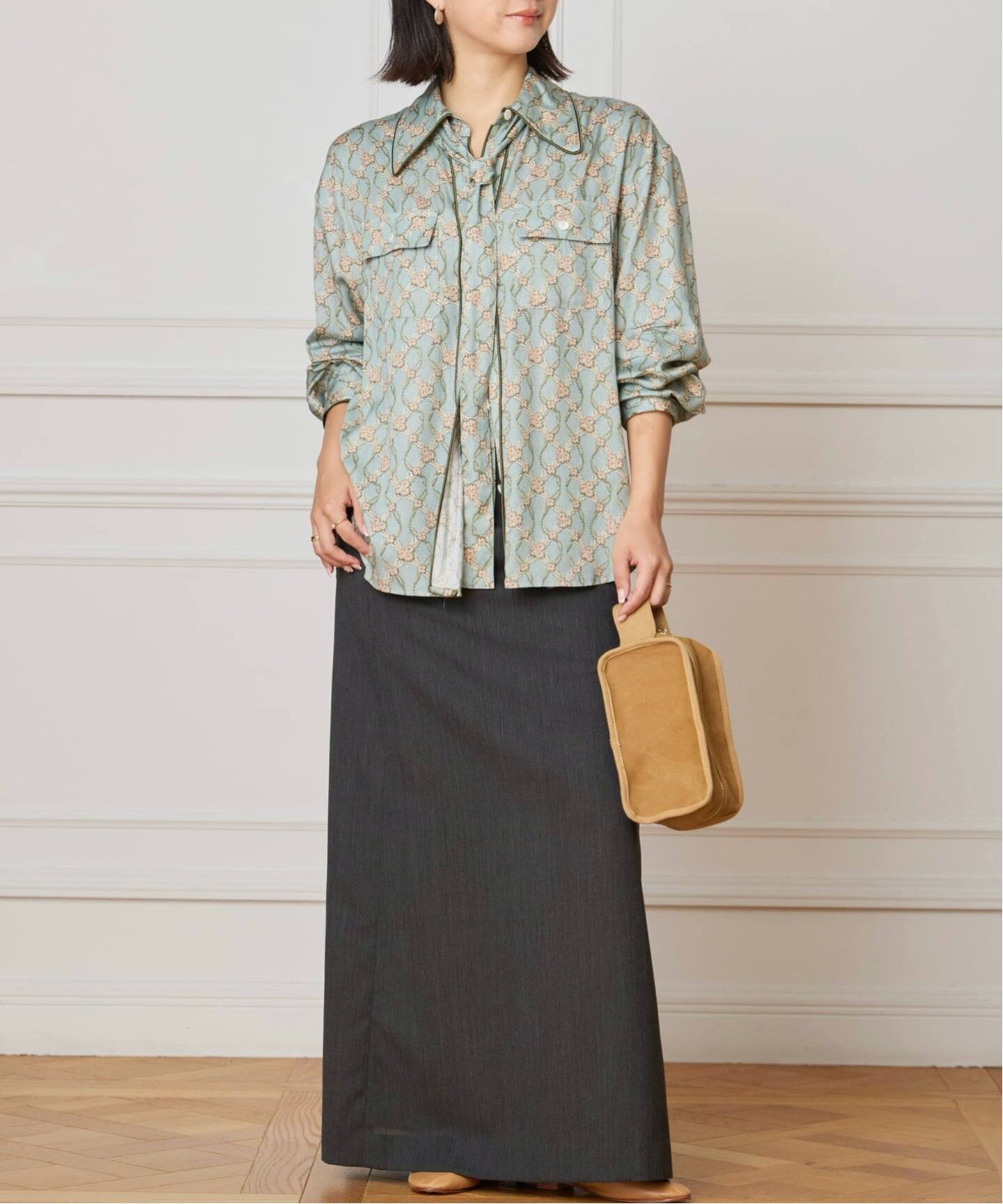 IENA LA BOUCLE オーナメントフラワープリントシャツ（シャツ