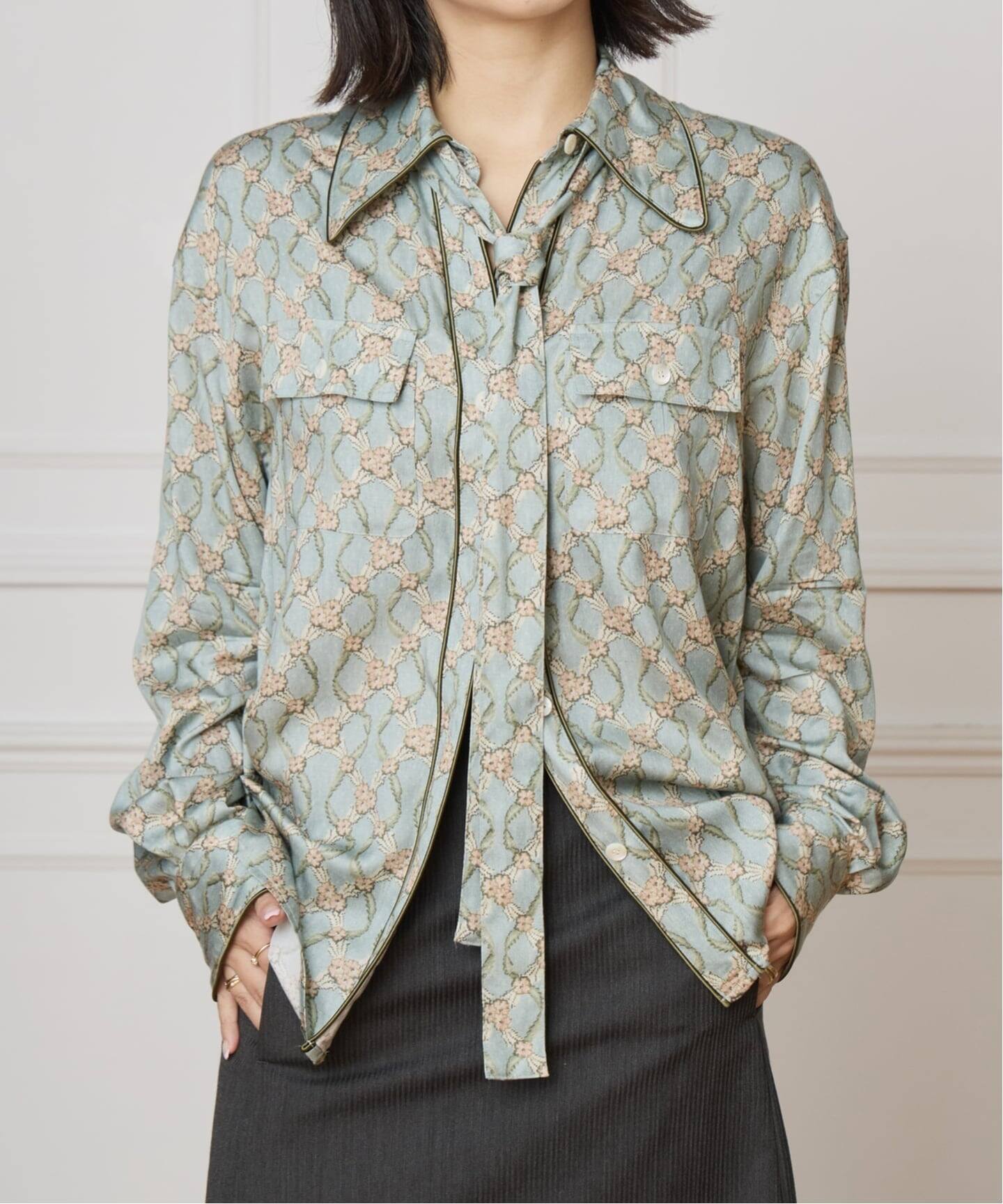 IENA LA BOUCLE オーナメントフラワープリントシャツ（シャツ 