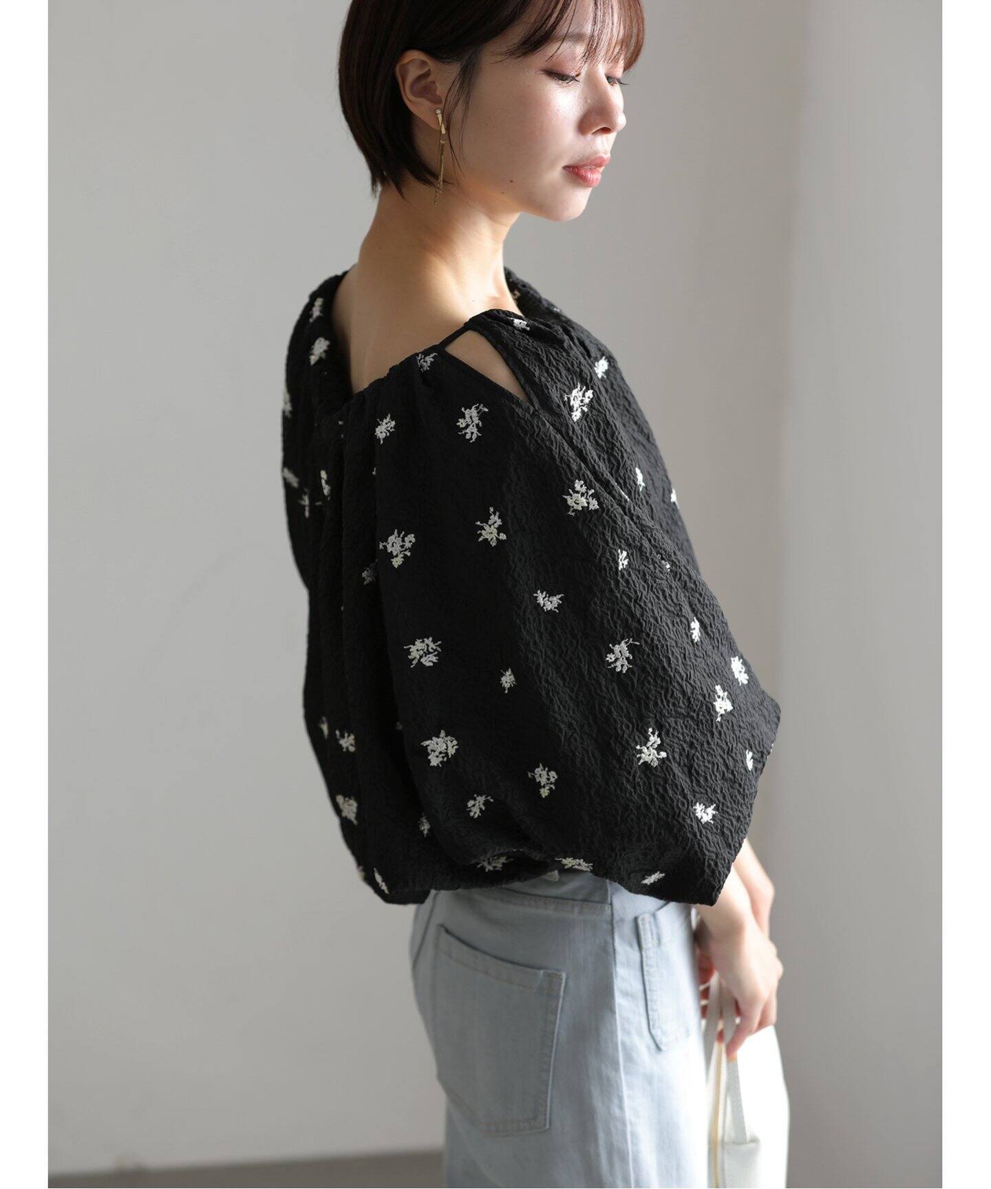 エンブロイダリー2WAYネックブラウス（シャツ／ブラウス）｜La  