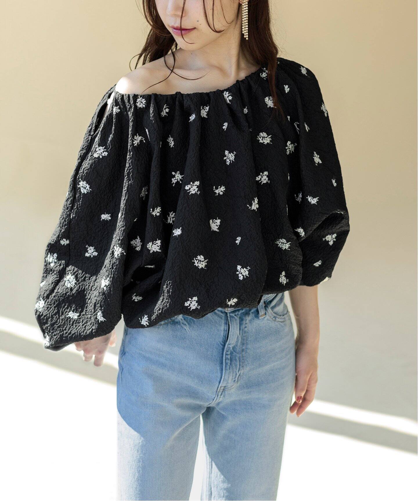 エンブロイダリー2WAYネックブラウス（シャツ／ブラウス）｜La  