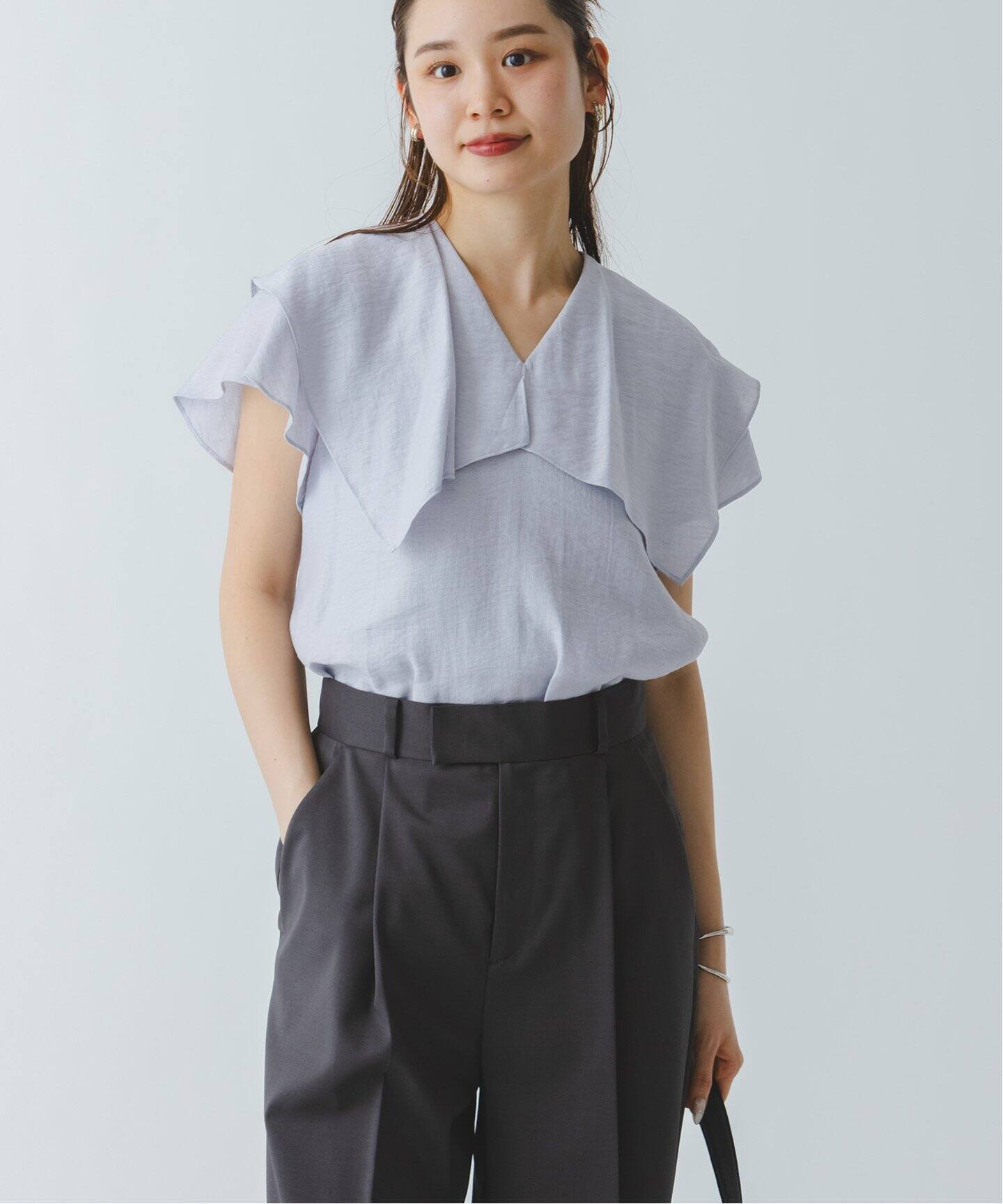 NOBLE 【洗える】ファジーリネンスクエアケープブラウス　ホワイト 洗える】ファジーリネンスクエアケープブラウス（シャツ