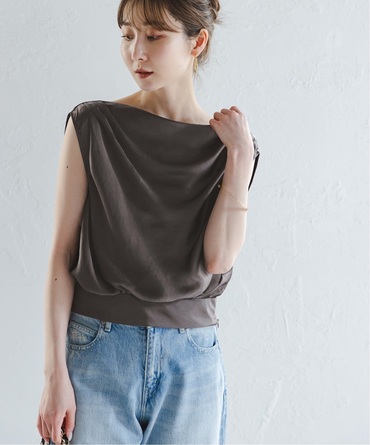 【新品未使】ミューズサテンギャザーボリュームブラウス 新品未使】ミューズサテンギャザーボリュームブラウス 追加