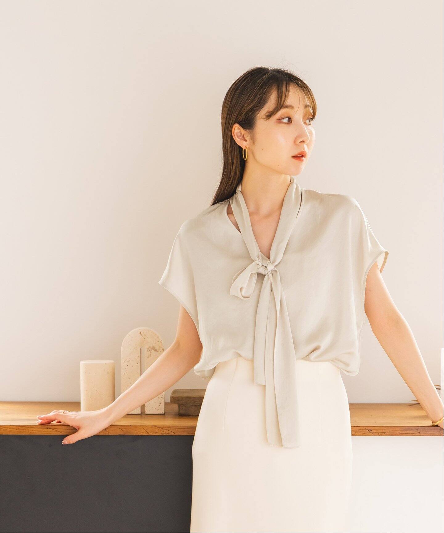 NOBLE 【洗える】ミューズサテンボウタイブラウス ベージュ 洗える】ミューズサテンボウタイブラウス（シャツ／ブラウス）｜NOBLE