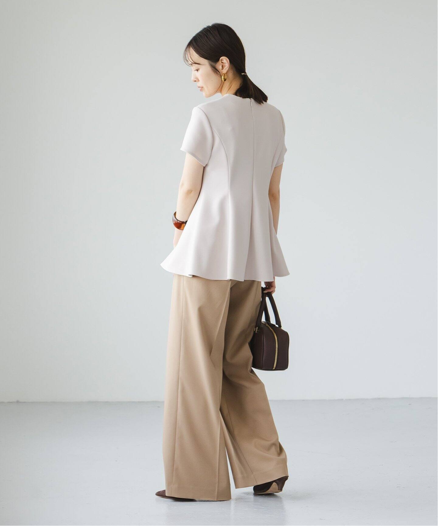 コンフォートジャージーライクペプラムブラウス（シャツ／ブラウス