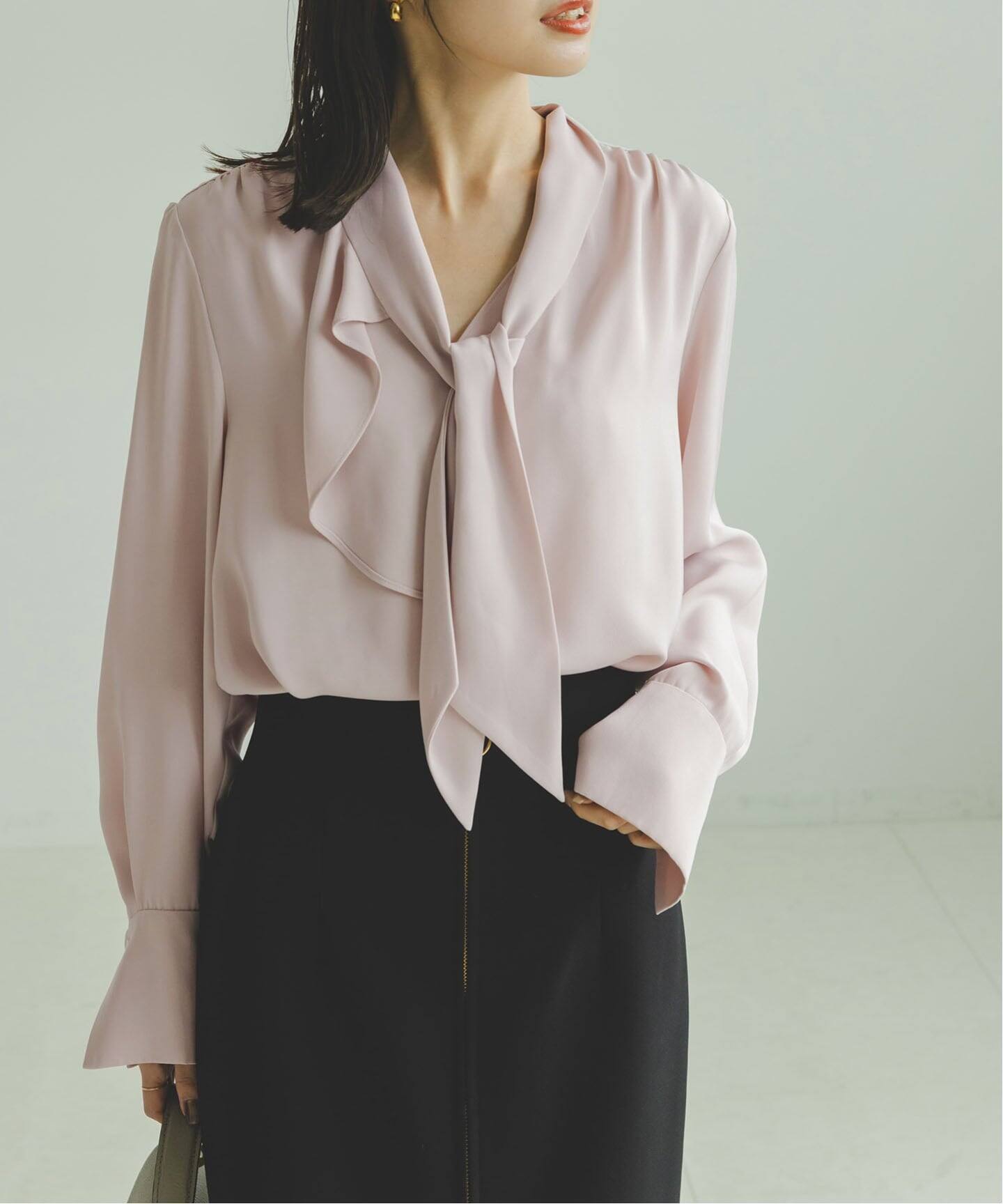 WEB＆日本橋店限定・追加予約》ロイヤルサテンボウタイブラウス