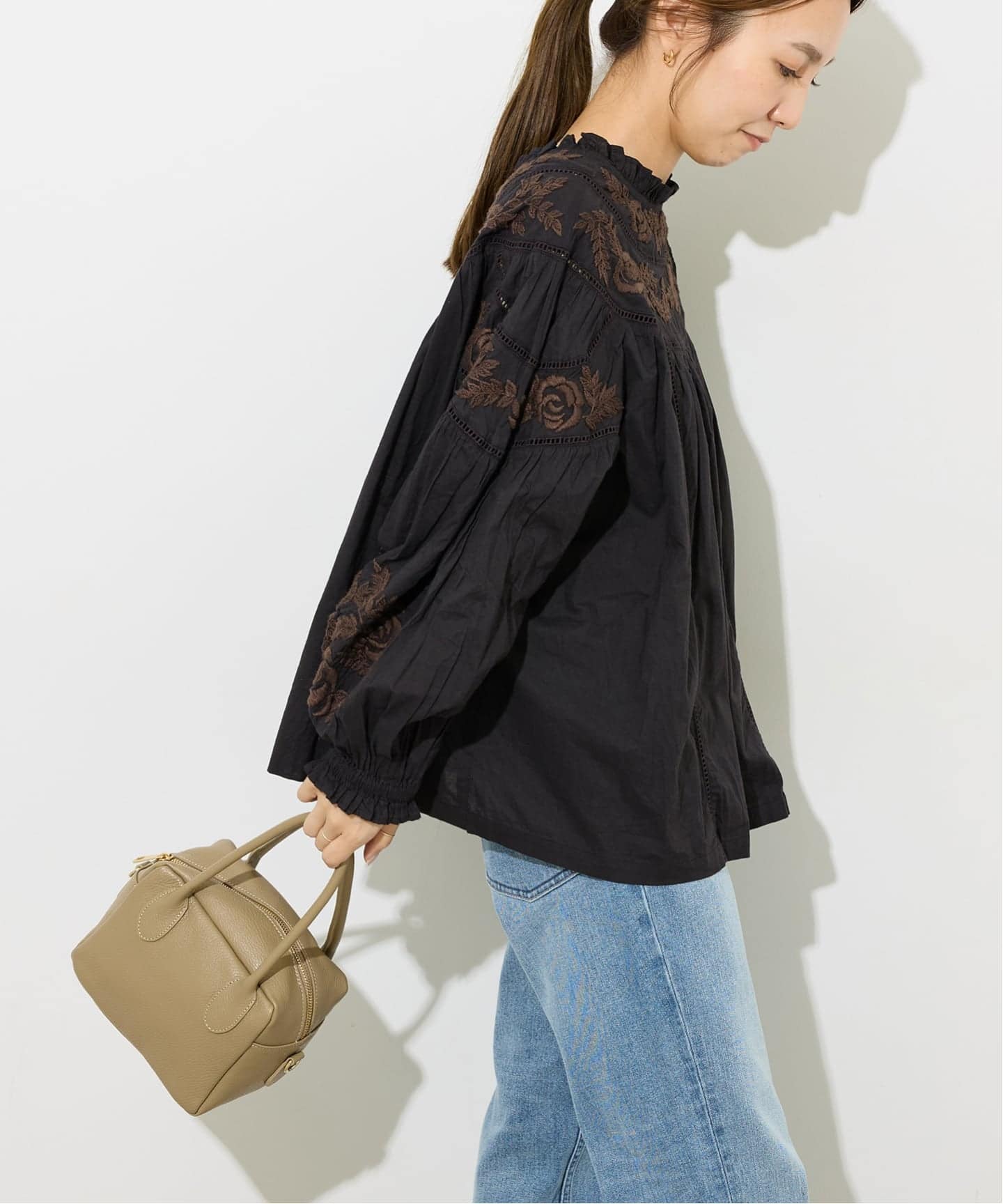 フラワーエンブロイダリー2WAYプルオーバー（シャツ／ブラウス