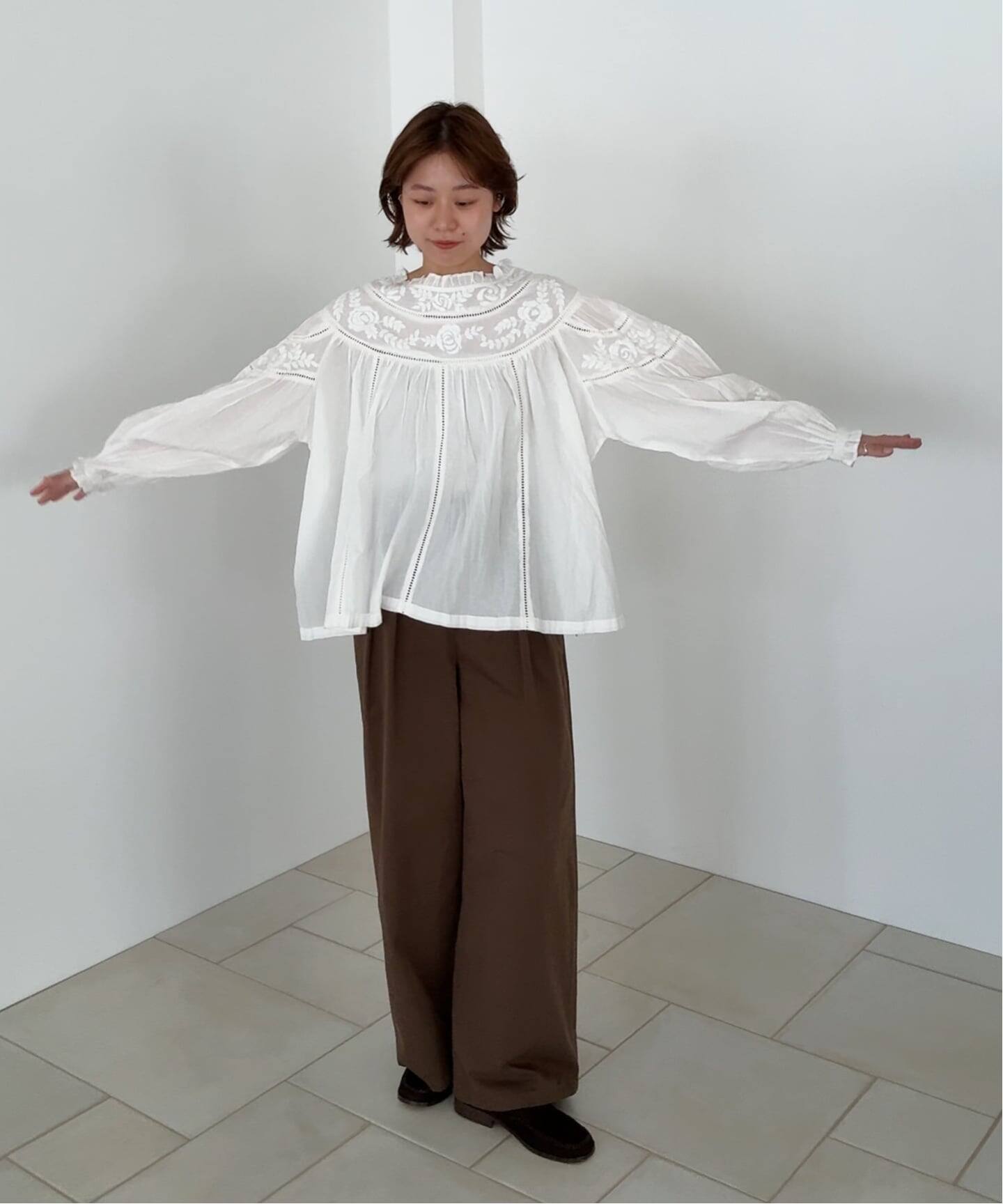 フラワーエンブロイダリー2WAYプルオーバー（シャツ／ブラウス