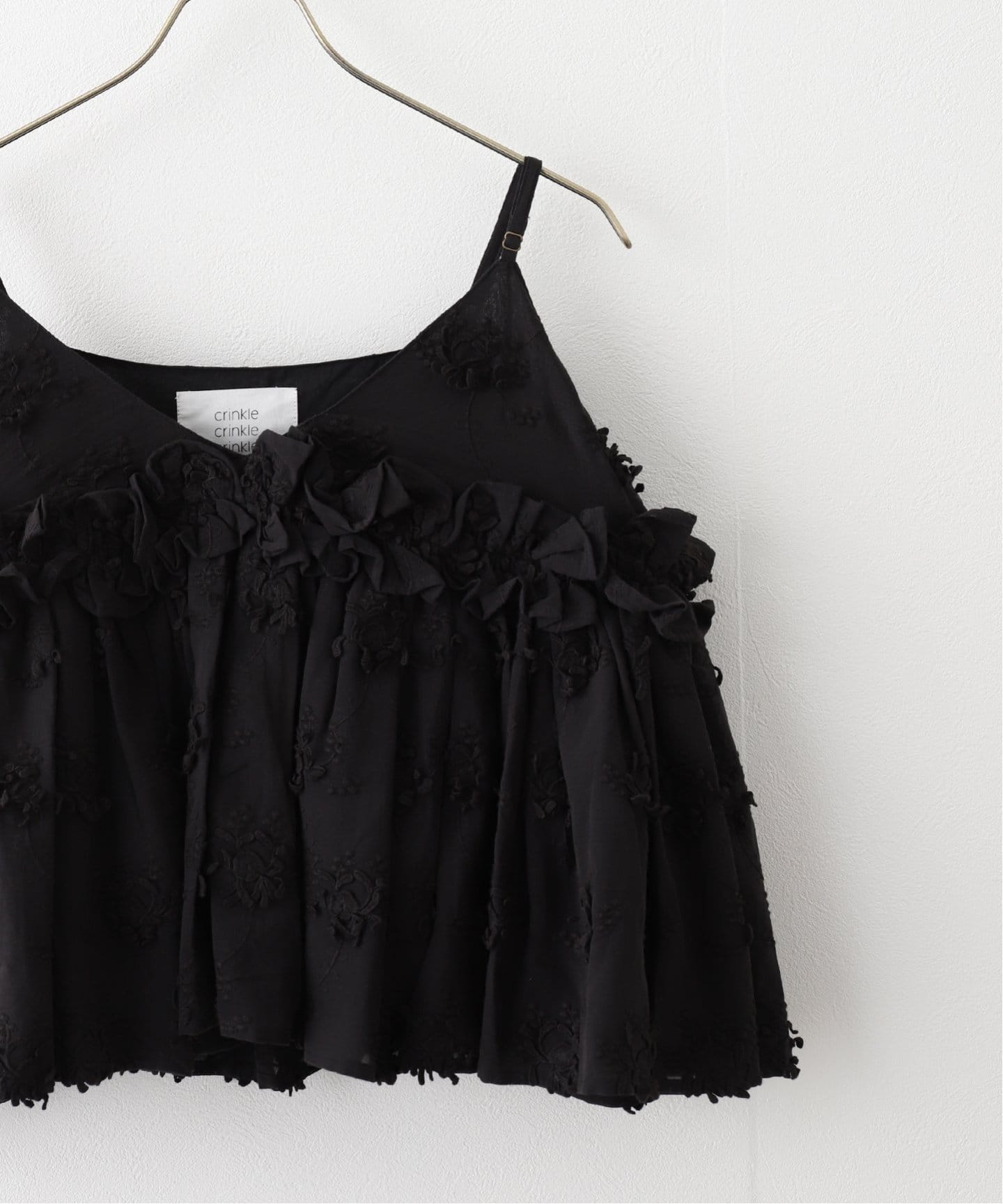 crinkle crinkle crinkle】 3D embroidery camisole（シャツ