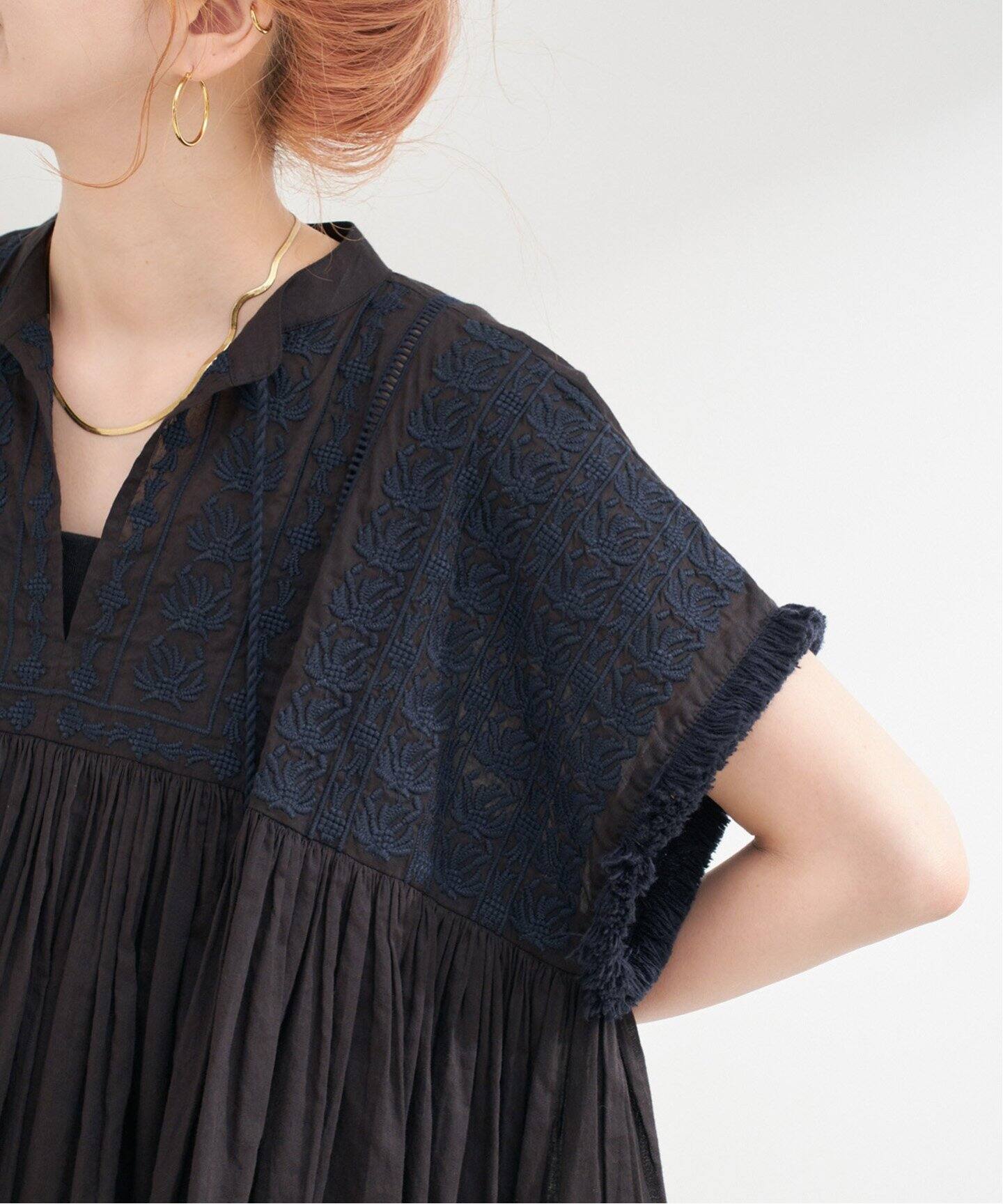 予約》手洗い可 / 刺繍ギャザーブラウス（シャツ／ブラウス