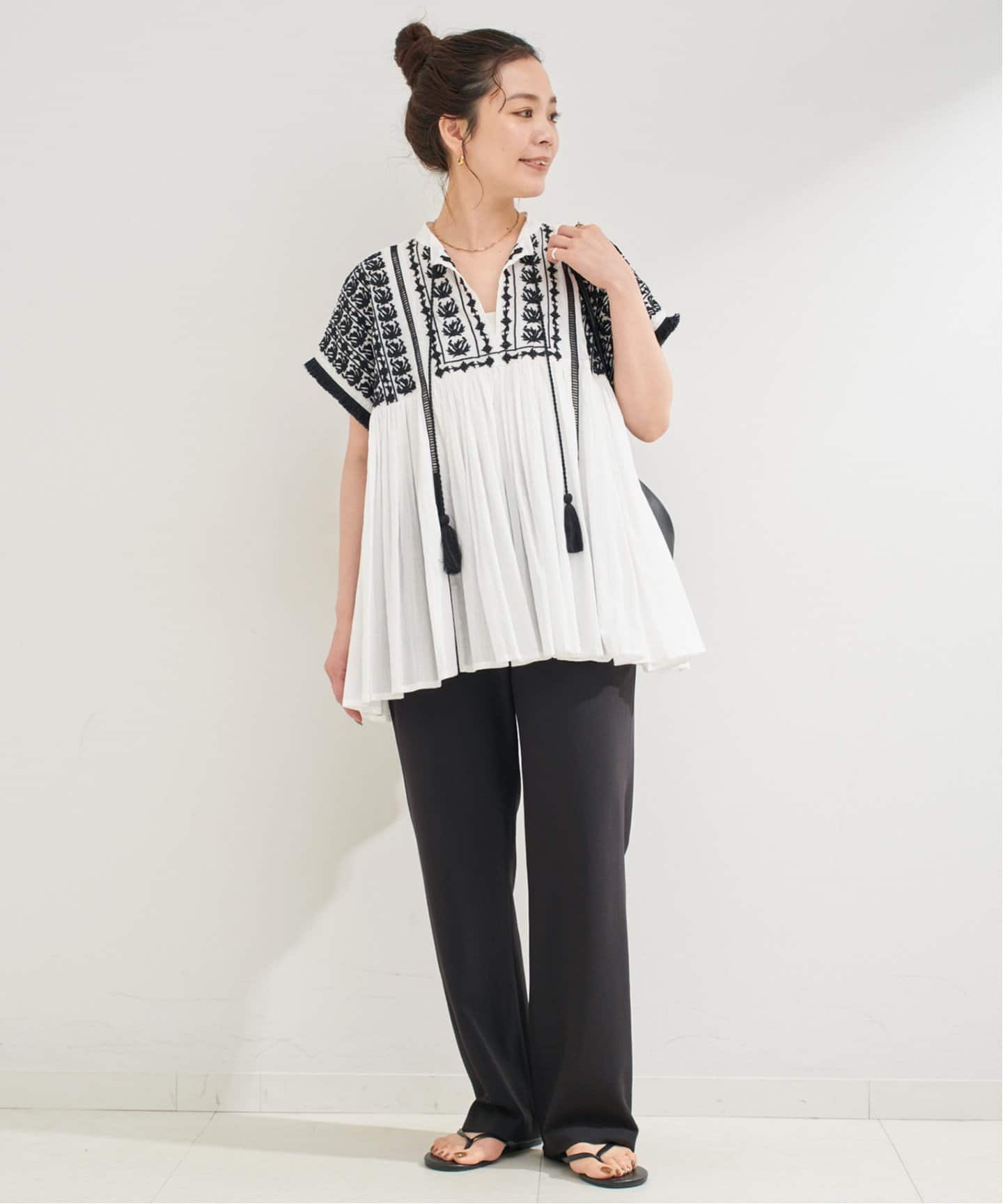 予約》手洗い可 / 刺繍ギャザーブラウス（シャツ／ブラウス