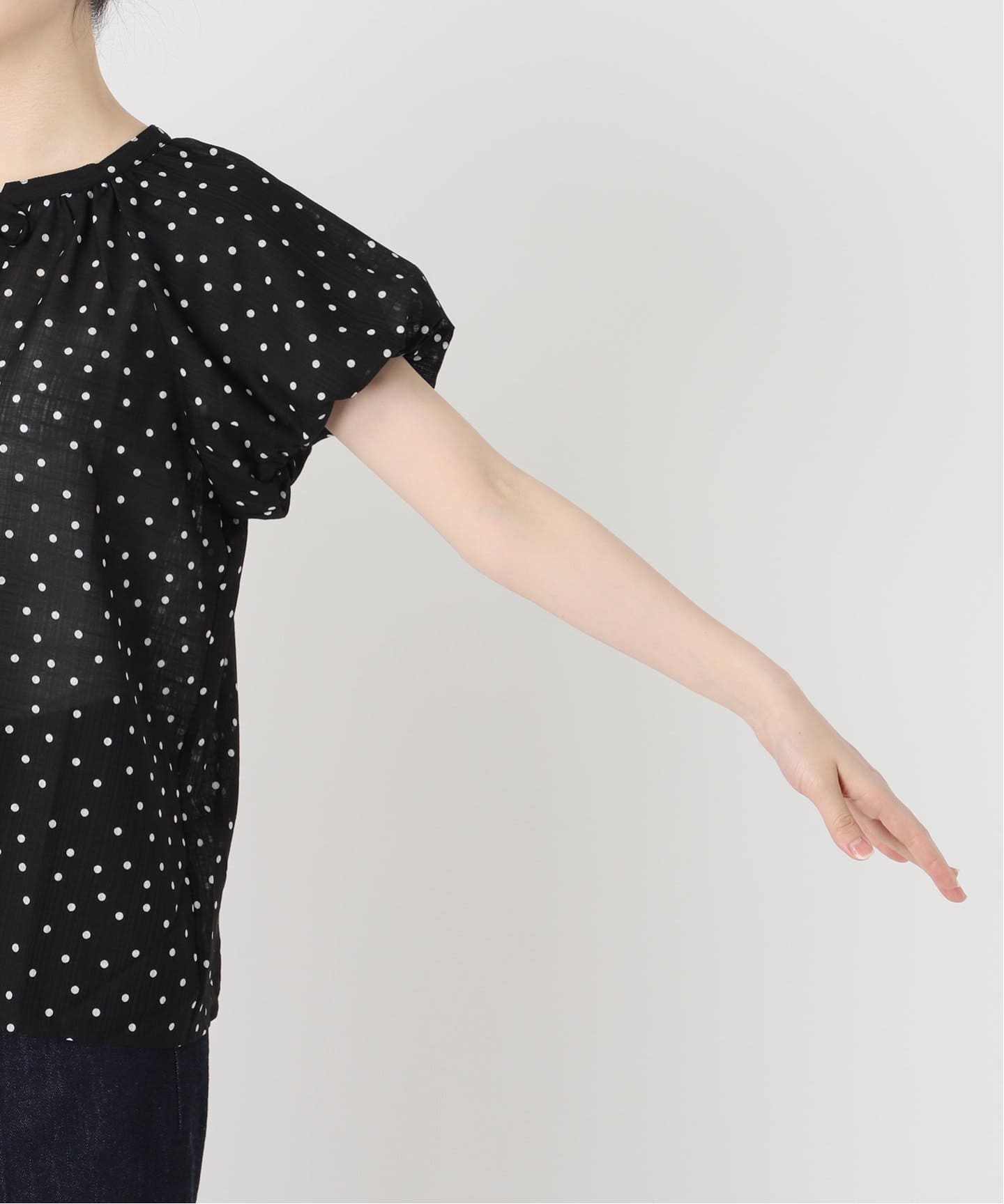 【23区】LIBECO ネックギャザースキッパーシャツ バルーンスリーブ 46 23区】LIBECO ネックギャザースキッパーシャツ バルーンスリーブ