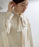 サテンボウタイブラウス