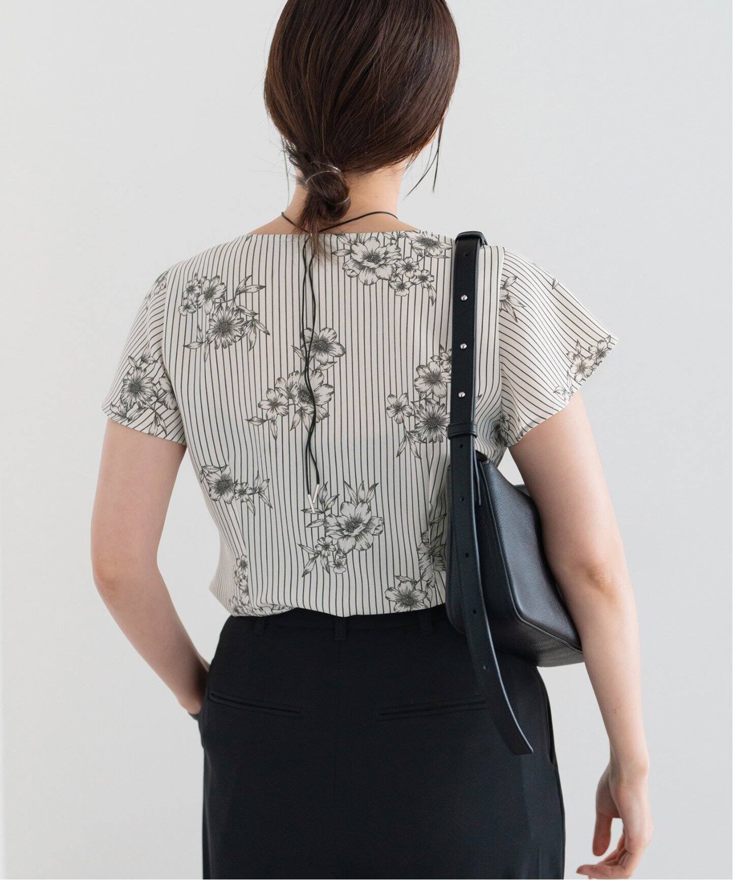 ストライプフラワー 前ボタンVネックブラウス（シャツ／ブラウス  