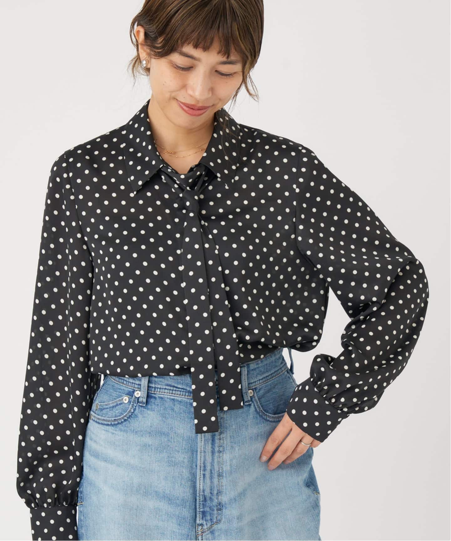 WEB限定/追加2》サテンドットタイ付ブラウス（シャツ／ブラウス