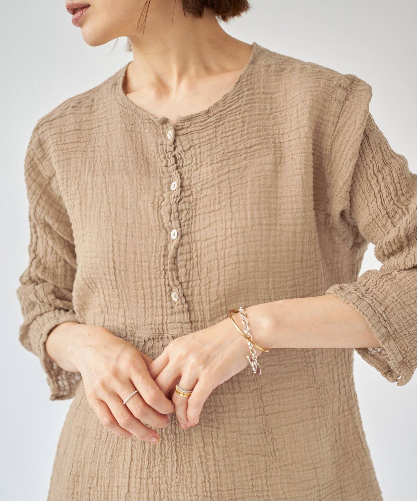 予約》LES ATELIERS FRANCAIS DE CONFECTION ヘンリーネックトップス  