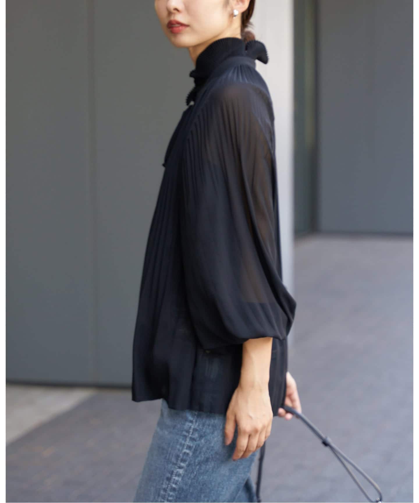 L'UNE ブラックプリーツブラウス イエナ セール】【Bouquet de L'UNE/ブケ ドゥ リュンヌ】 別注プリーツフリル