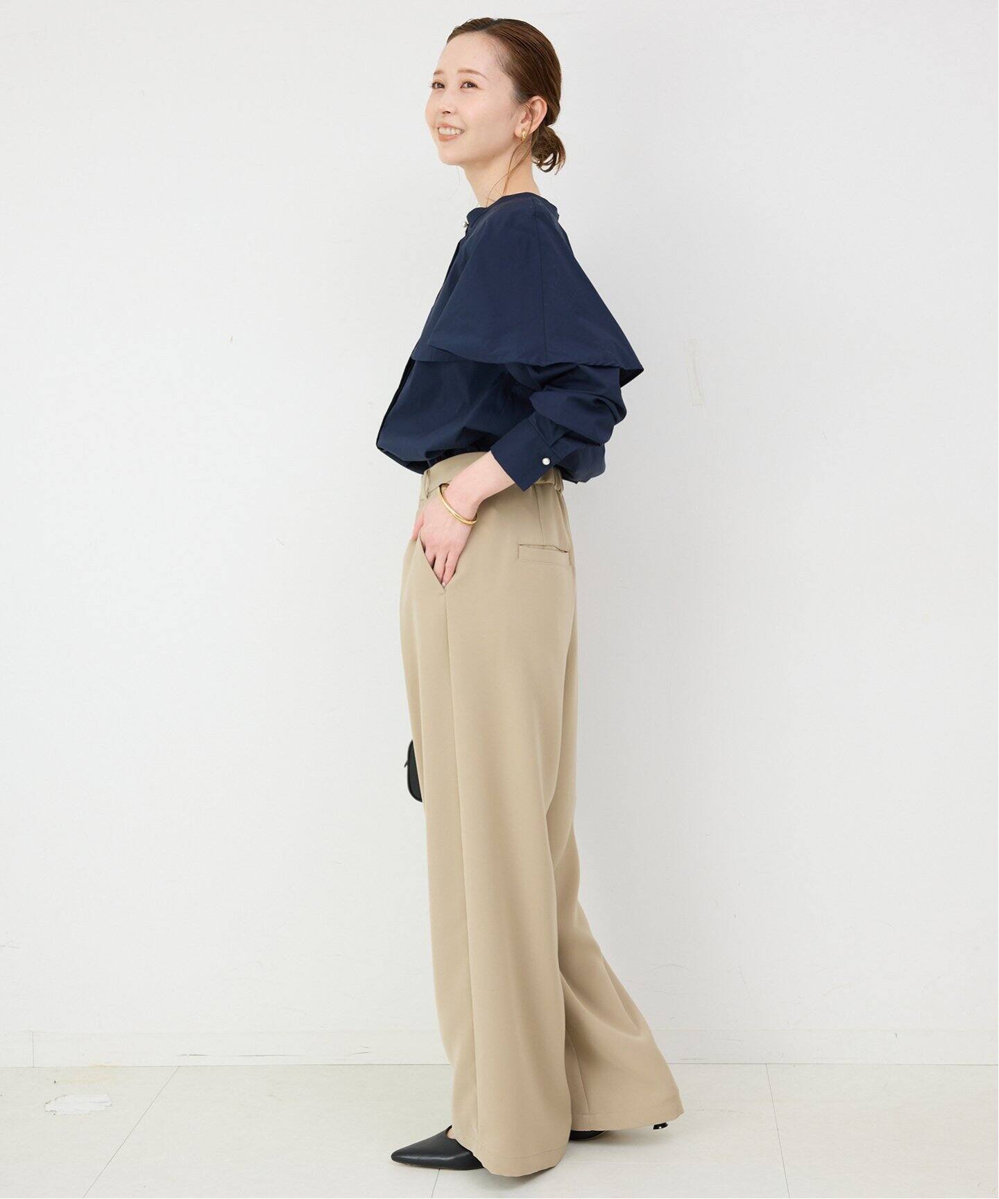【新品】 SLOBE IENA ケープカラーブラウス　パールボタン 新品】 SLOBE IENA ケープカラーブラウス パールボタン