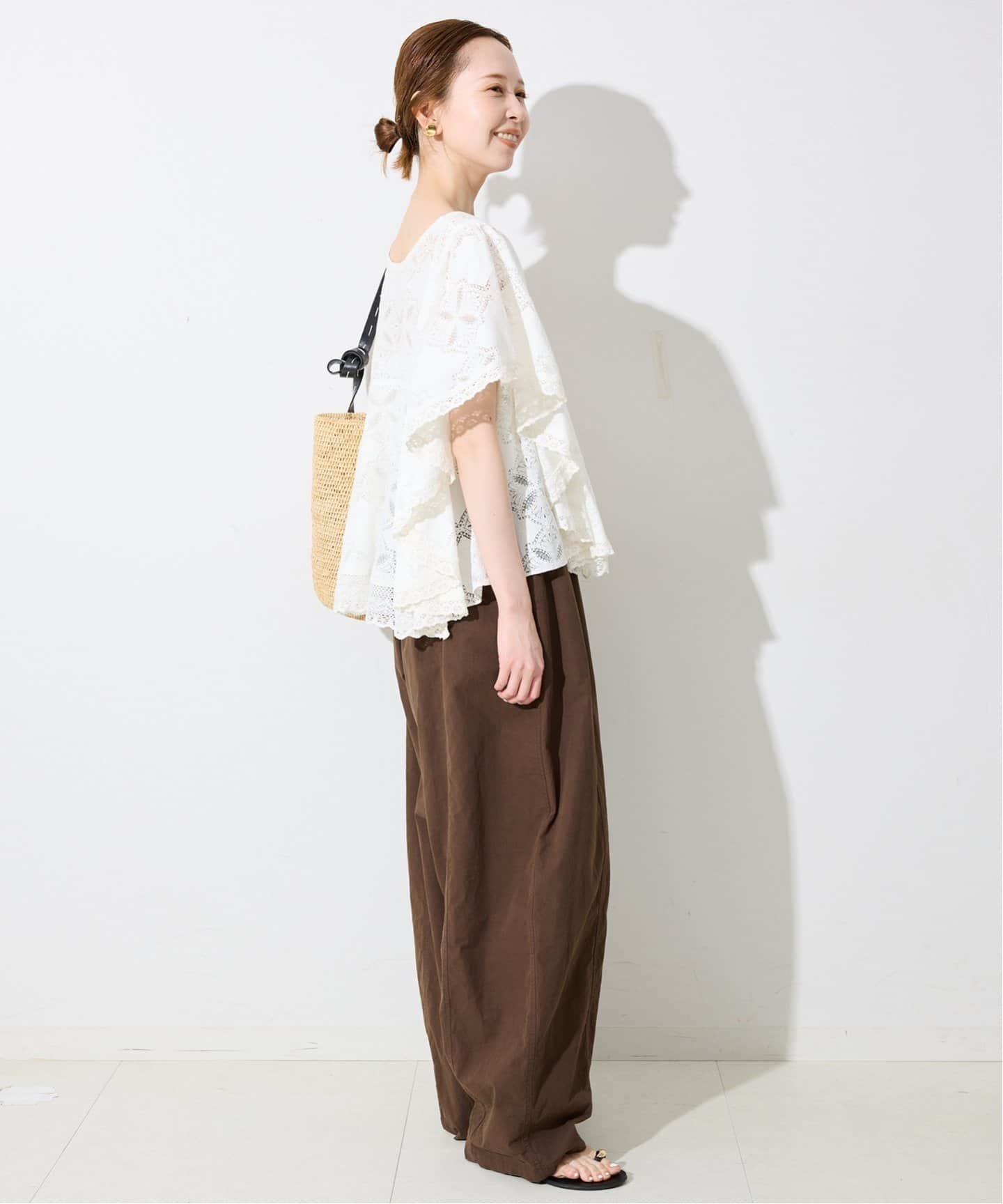新品　SLOBE IENA レースフリルVネックブラウス　ホワイト レースフリルVネックブラウス（シャツ／ブラウス）｜SLOBE IENA