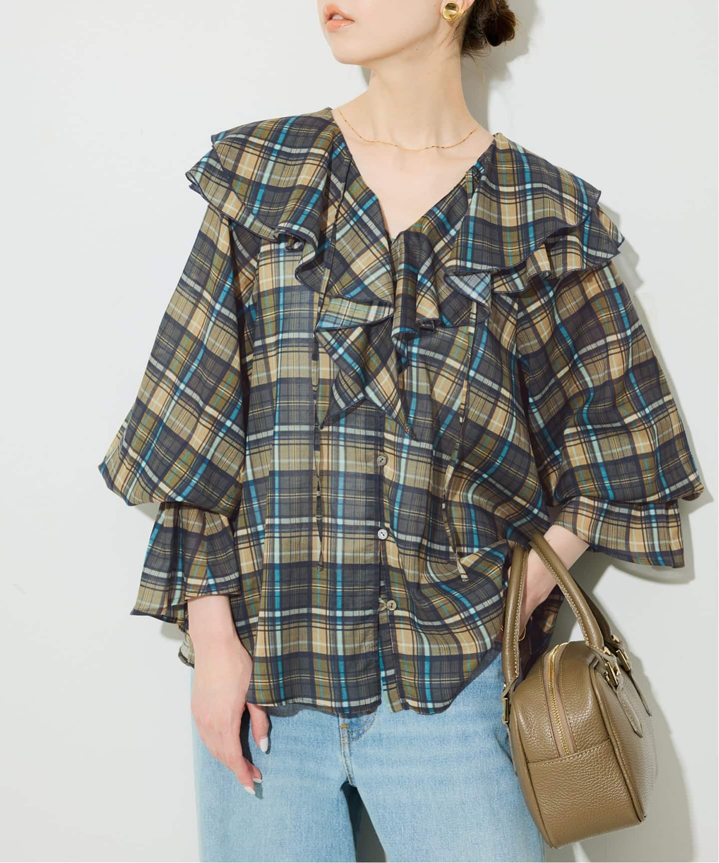SLOBE IENA ラッフルカラーブラウス SLOBE IENA（スローブイエナ）の「ラッフルカラーブラウス【手洗い可能
