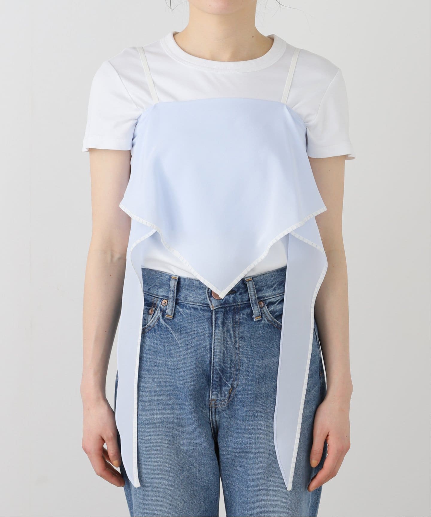 美品　スローブイエナ　LE DENIMクロップドシャツ　サックスブルーB SLOBE IENA（スローブイエナ）の「LE DENIMクロップドシャツ