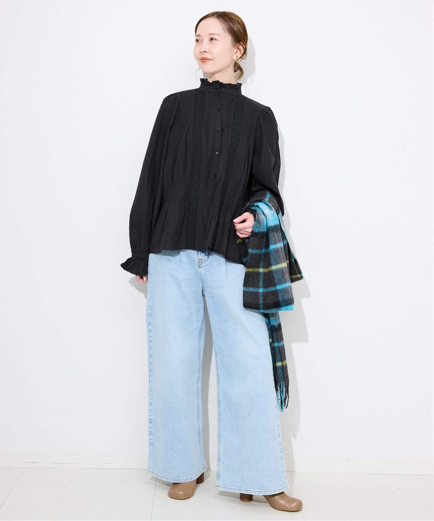 crinkle crinkle crinkle rebuilt neck embroidery blouse CC-4015