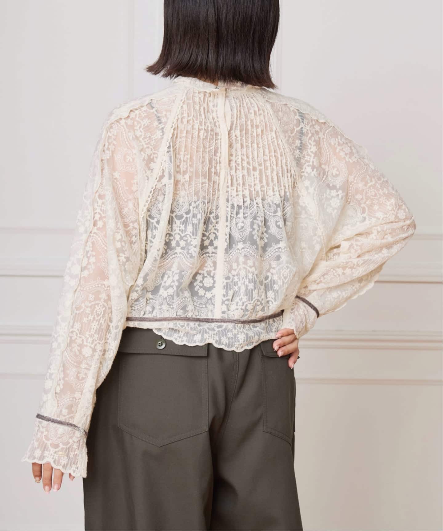 IENA LA BOUCLE チュールエンブロイダリーブラウス¥27,500税込 IENA LA BOUCLE チュールエンブロイダリーブラウス（シャツ