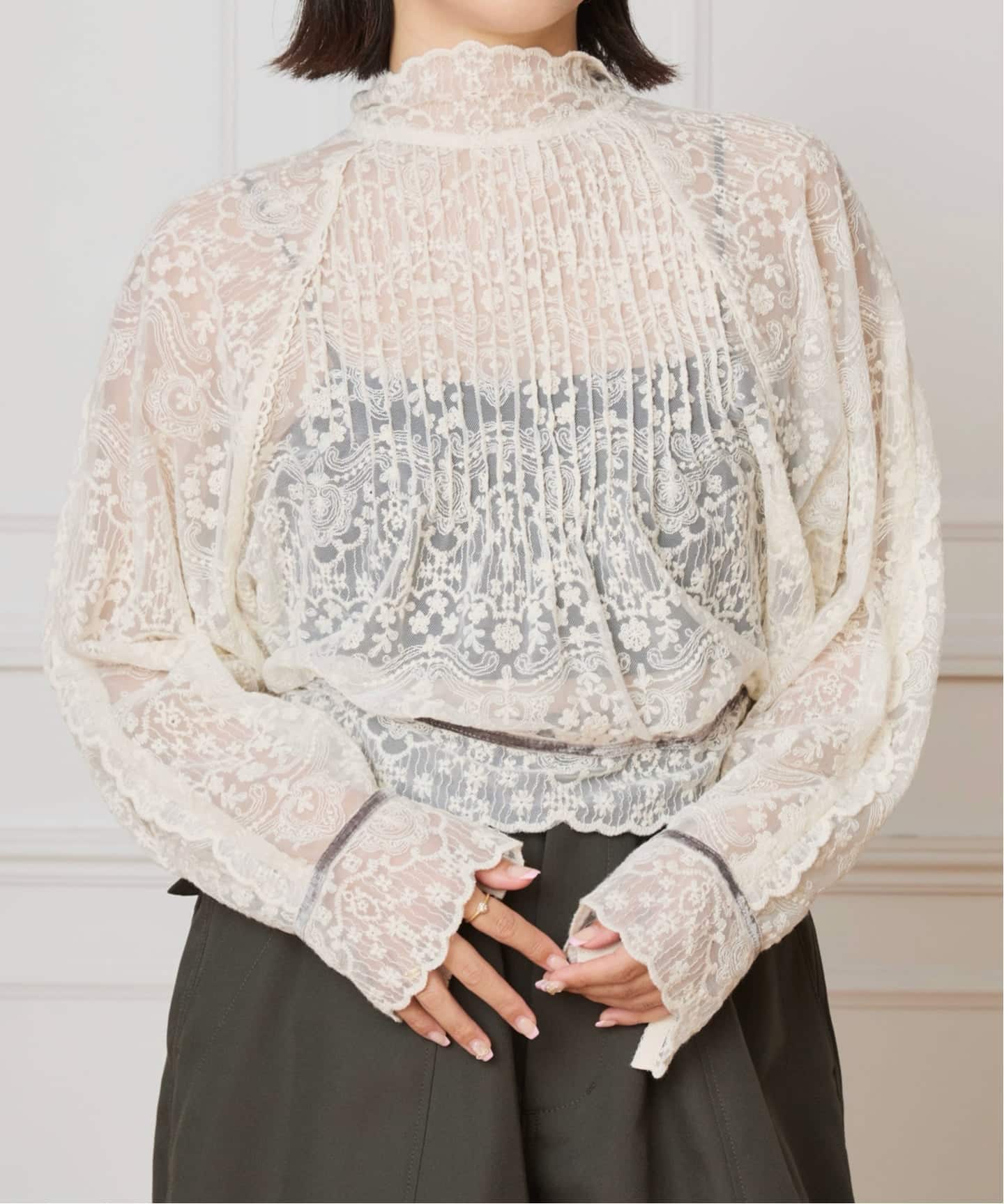 IENA LA BOUCLE チュールエンブロイダリーブラウス¥27,500税込 IENA LA BOUCLE チュールエンブロイダリーブラウス（シャツ
