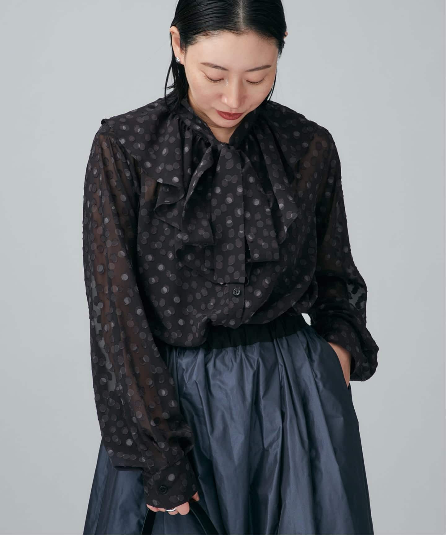 一部店舗限定》ドットジャガードプリントフリルブラウス（シャツ