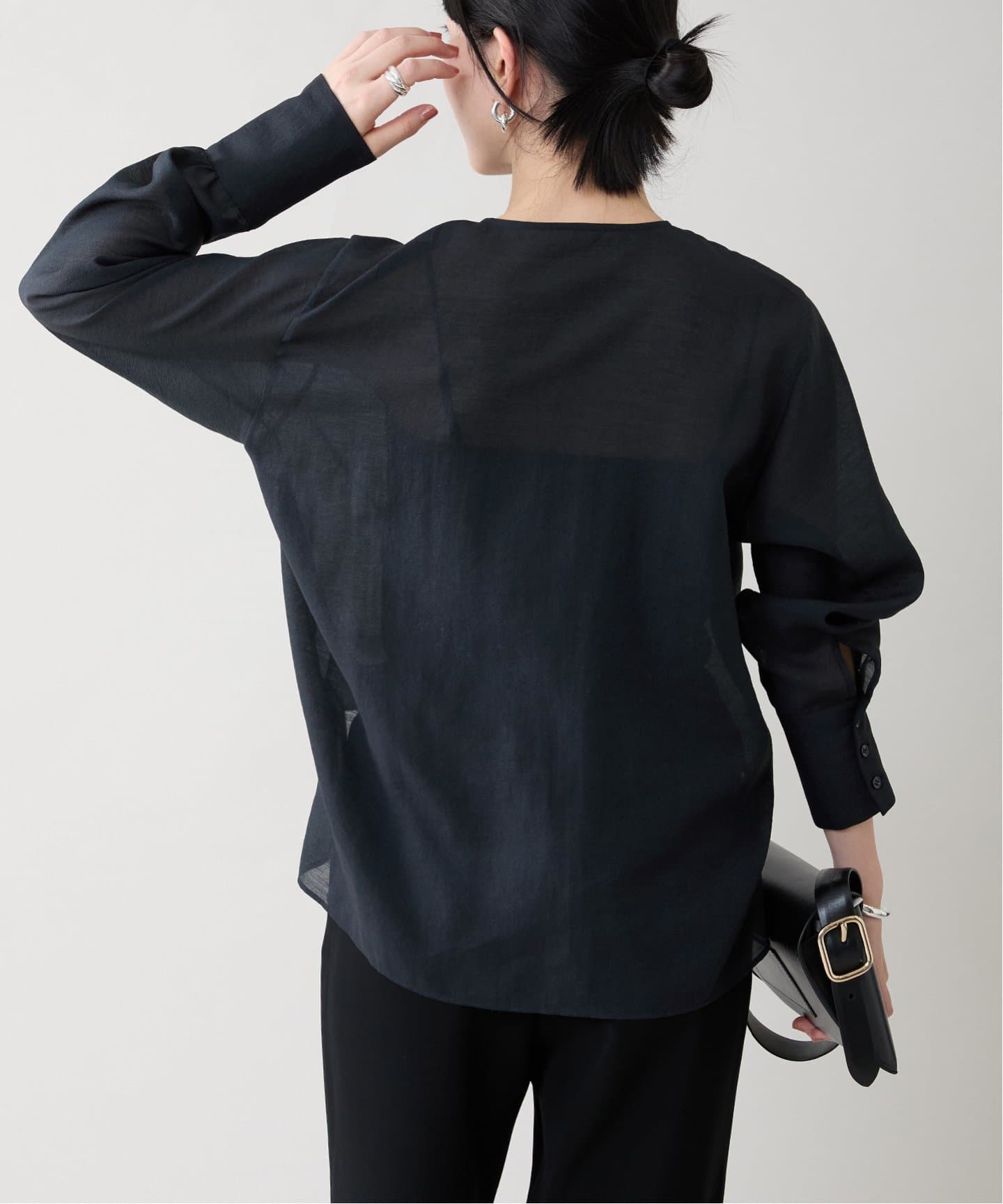 2024AW☆ヴェルメイユパーイエナ☆ビエラシアーシャツ ブラック ケープ WEB限定/追加2》シアーブラウス（シャツ／ブラウス）｜VERMEIL par