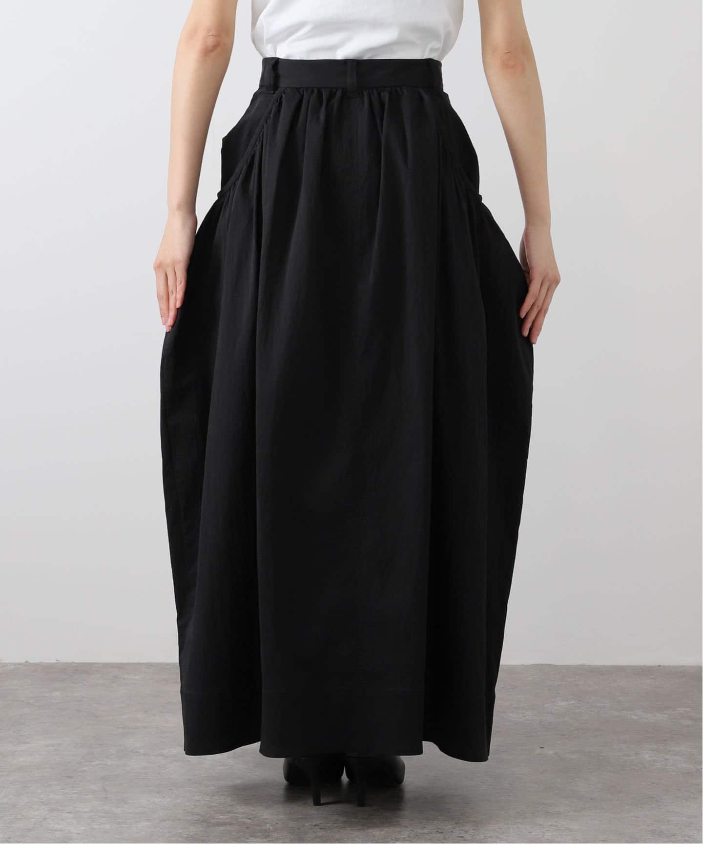 【新品未使用】　CLANE VOLUME DOME SKIRT 黒 サイズ2 CLANE VOLUME DOME SKIRT 18109-6142（ロング・マキシ丈スカート