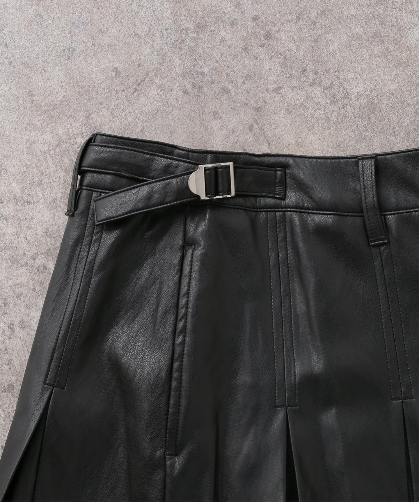 TONYWACK/トニーワック】FAUX LEATHER PLEATED MIDI SKIRT（ひざ丈
