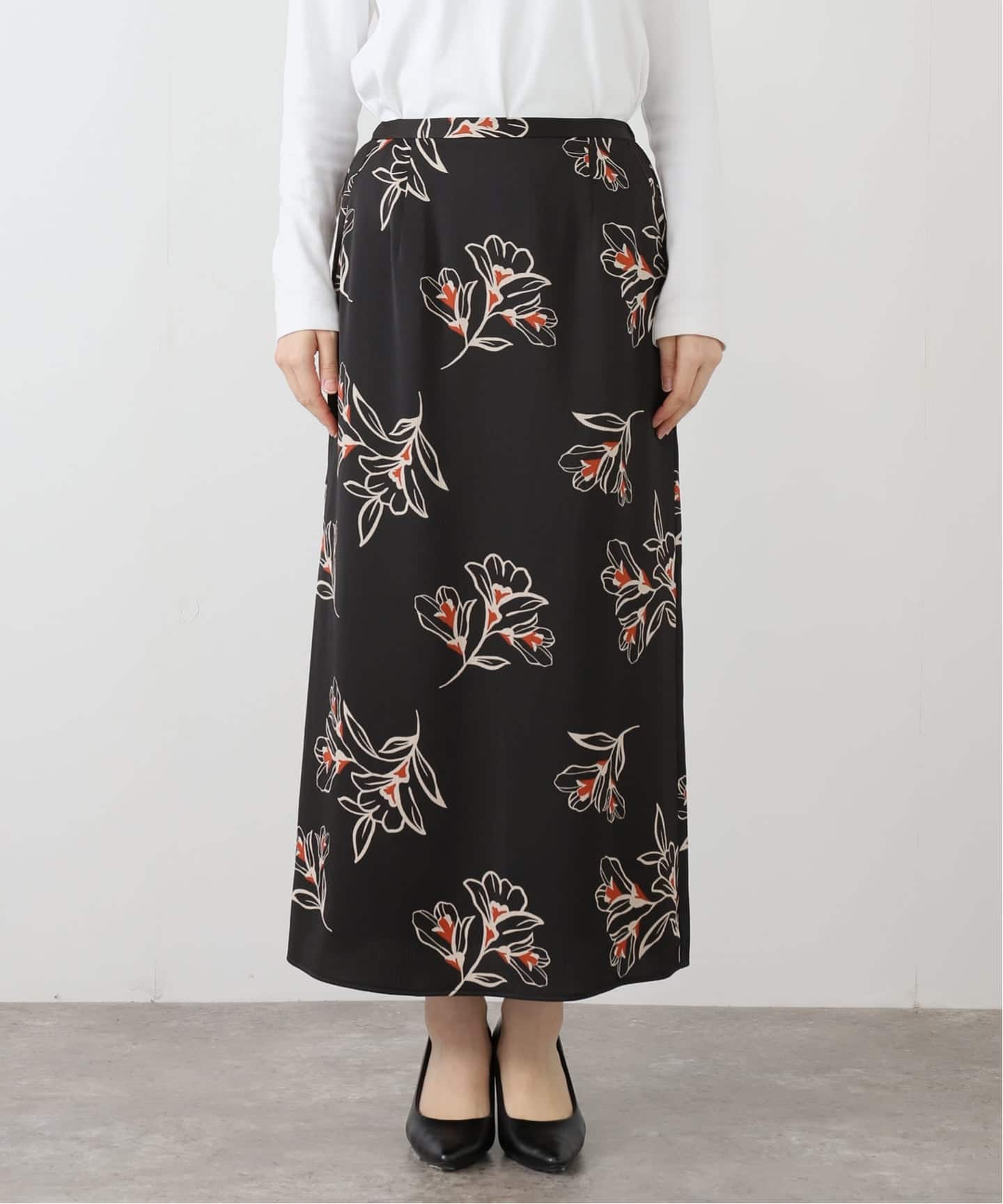 ブラックフラワーIラインスカート（ロング・マキシ丈スカート）｜IENA